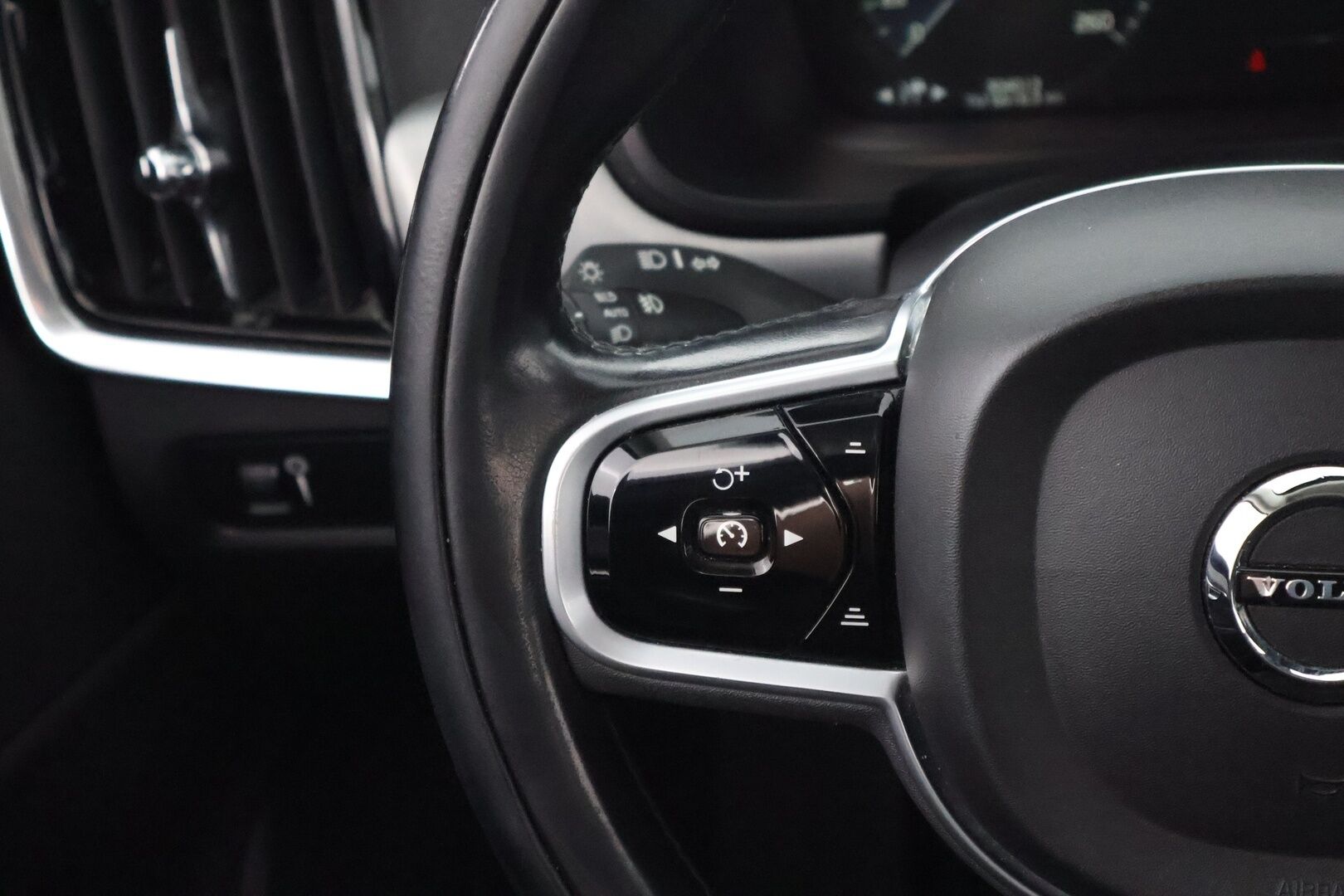Volvo S90 2018 D4 Business Plus aut - Suomiauto / Webasto / Adapt.Vakkari / Puolinahkasisusta / Navi / Apple&Android / Ratinlämmitys / Adapt.LED / KeylessGo / Jakopää tehty!