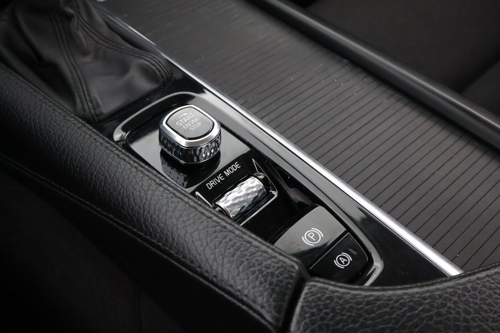Volvo S90 2018 D4 Business Plus aut - Suomiauto / Webasto / Adapt.Vakkari / Puolinahkasisusta / Navi / Apple&Android / Ratinlämmitys / Adapt.LED / KeylessGo / Jakopää tehty!