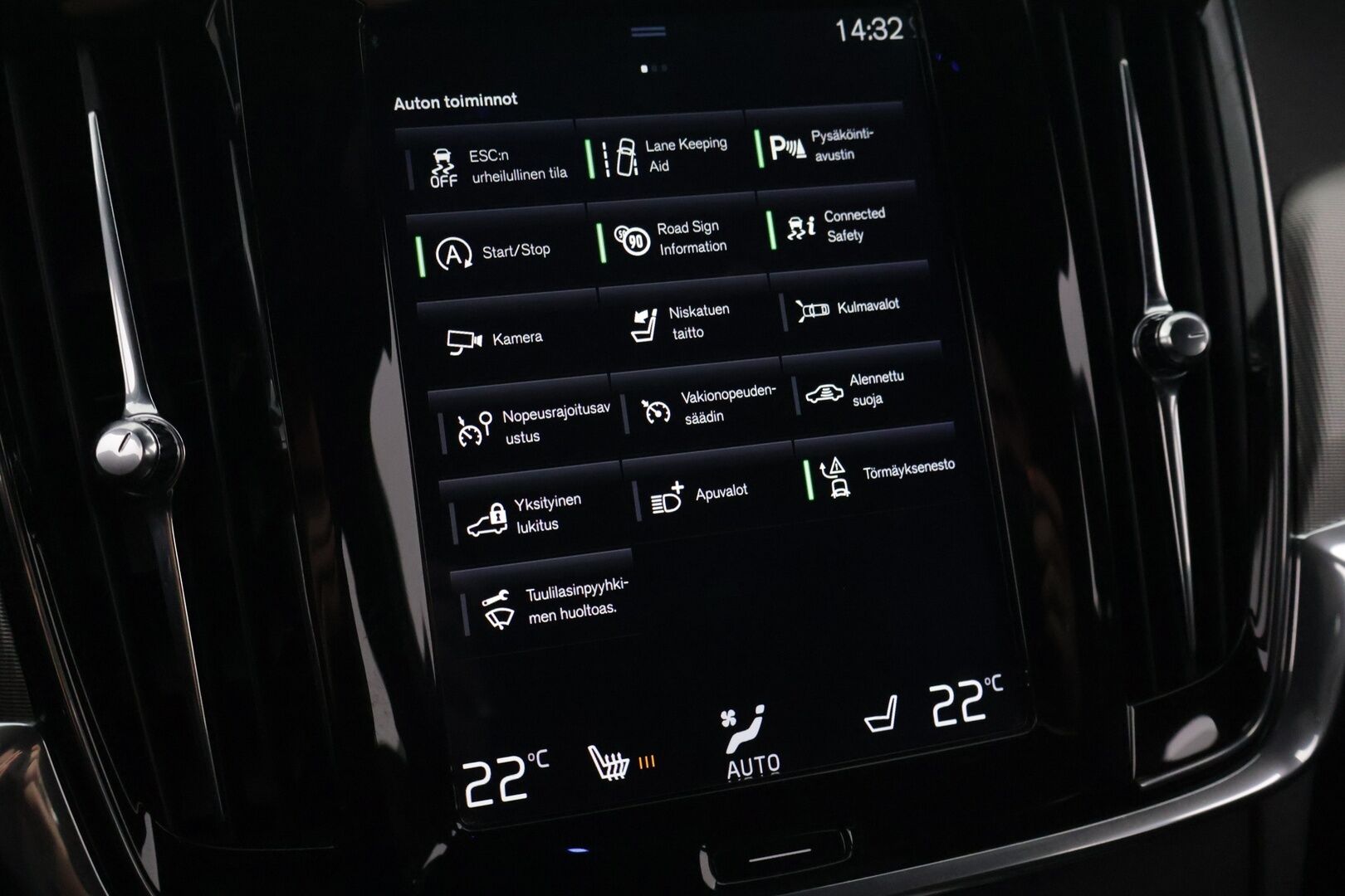 Volvo V90 2018 D4 R-Design - P-Kamera | BLIS | Webasto | Digimittaristo | Muistipenkit | Keyless | Sport-Penkit | Ratinlämmitin | Tutkat