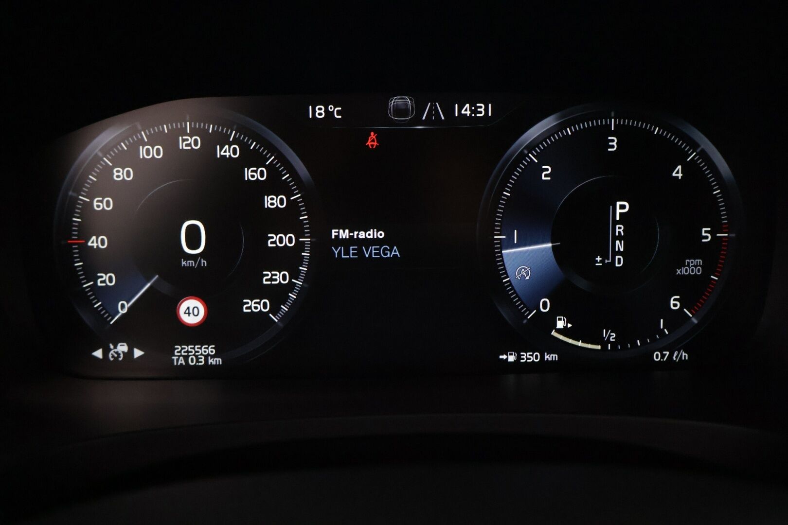 Volvo V90 2018 D4 R-Design - P-Kamera | BLIS | Webasto | Digimittaristo | Muistipenkit | Keyless | Sport-Penkit | Ratinlämmitin | Tutkat