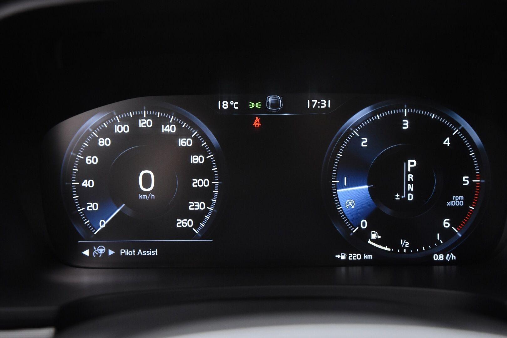 Volvo V90 2018 D4 R-Design - P-Kamera | BLIS | Webasto | Digimittaristo | Muistipenkit | Keyless | Sport-Penkit | Ratinlämmitin | Tutkat