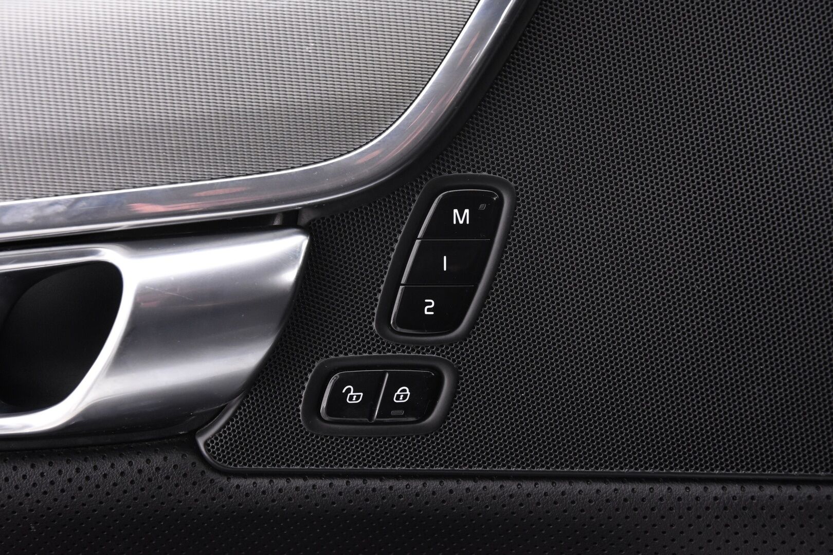 Volvo V90 2018 D4 R-Design - P-Kamera | BLIS | Webasto | Digimittaristo | Muistipenkit | Keyless | Sport-Penkit | Ratinlämmitin | Tutkat