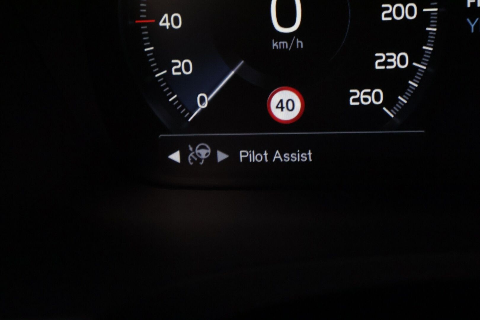 Volvo V90 2018 D4 R-Design - P-Kamera | BLIS | Webasto | Digimittaristo | Muistipenkit | Keyless | Sport-Penkit | Ratinlämmitin | Tutkat
