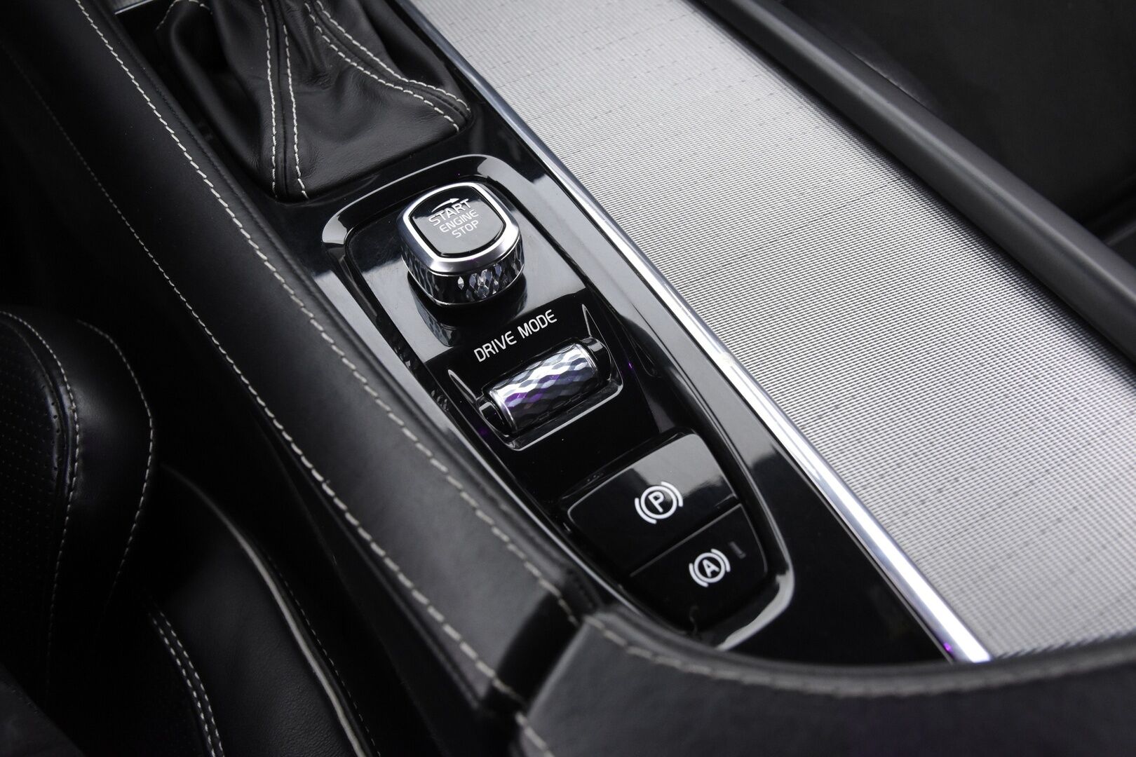 Volvo V90 2018 D4 R-Design - P-Kamera | BLIS | Webasto | Digimittaristo | Muistipenkit | Keyless | Sport-Penkit | Ratinlämmitin | Tutkat
