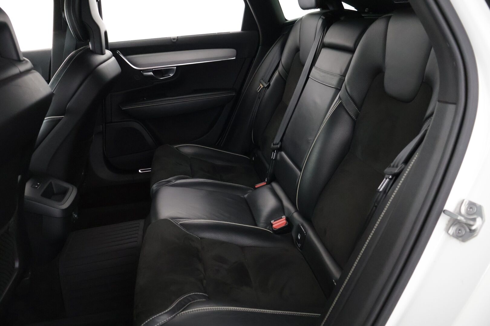 Volvo V90 2018 D4 R-Design - P-Kamera | BLIS | Webasto | Digimittaristo | Muistipenkit | Keyless | Sport-Penkit | Ratinlämmitin | Tutkat