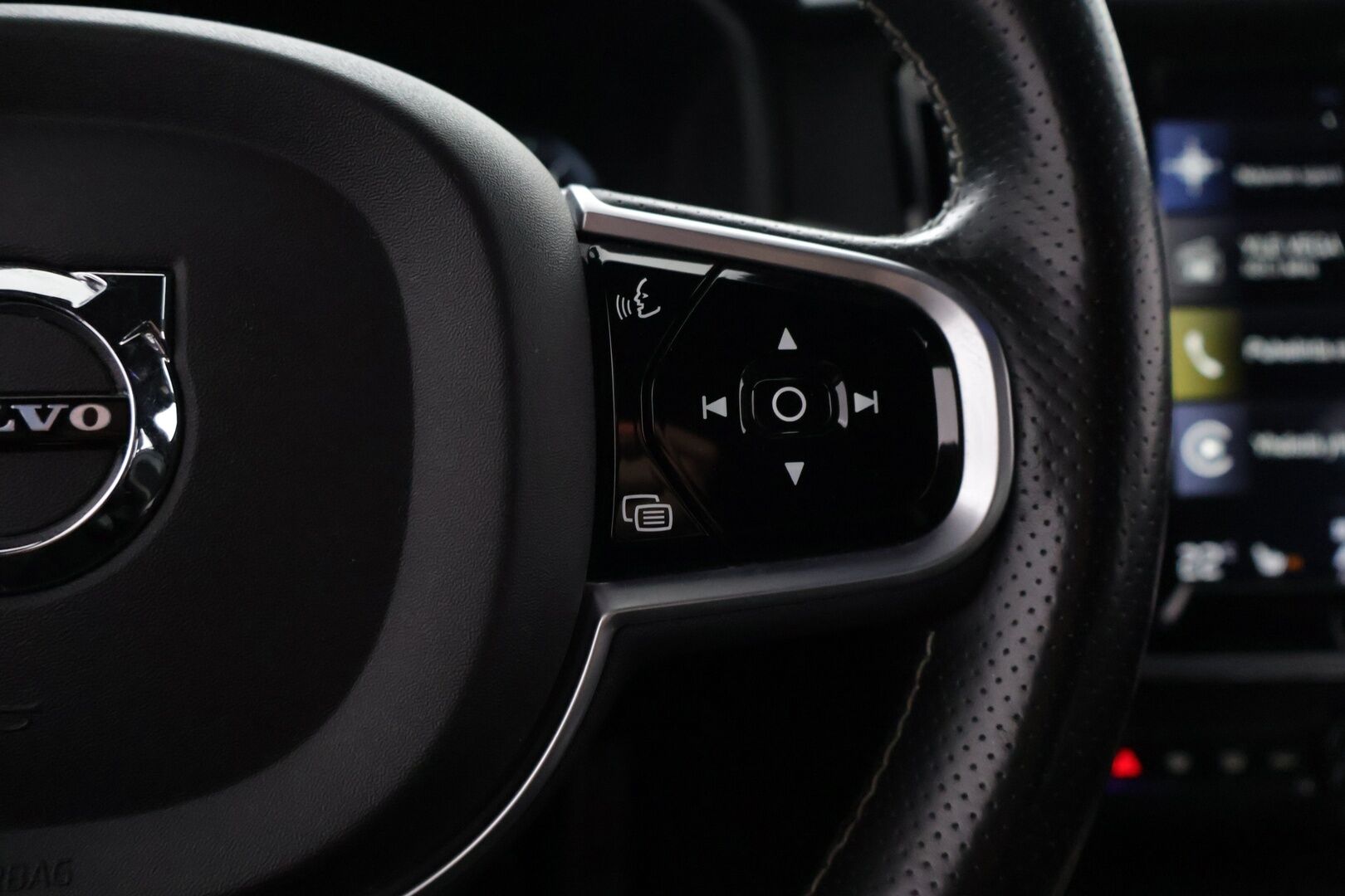 Volvo V90 2018 D4 R-Design - P-Kamera | BLIS | Webasto | Digimittaristo | Muistipenkit | Keyless | Sport-Penkit | Ratinlämmitin | Tutkat