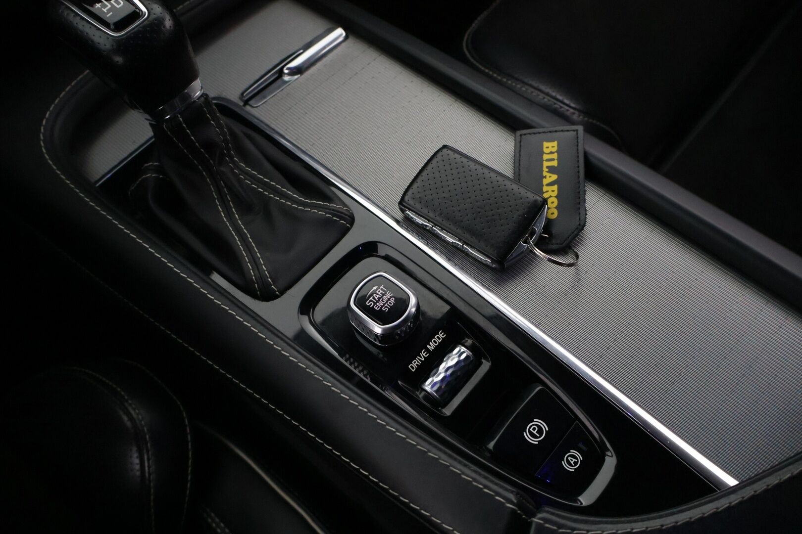 Volvo V90 2018 D4 R-Design - P-Kamera | BLIS | Webasto | Digimittaristo | Muistipenkit | Keyless | Sport-Penkit | Ratinlämmitin | Tutkat
