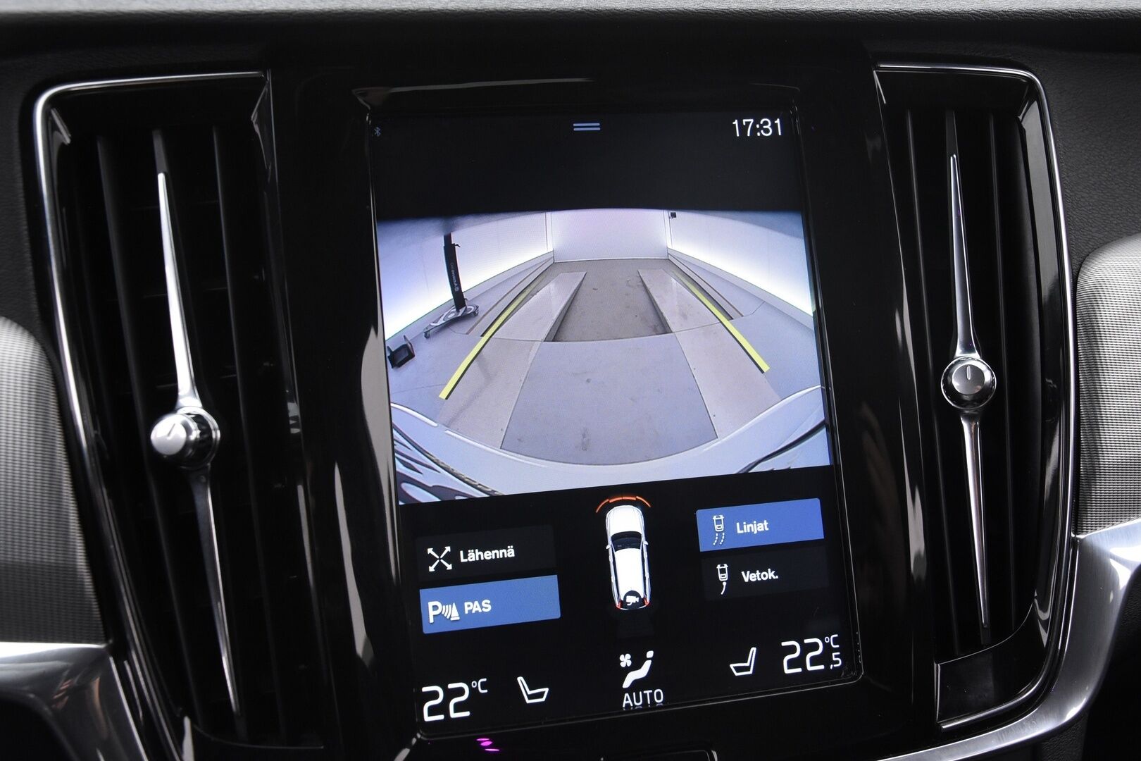 Volvo V90 2018 D4 R-Design - P-Kamera | BLIS | Webasto | Digimittaristo | Muistipenkit | Keyless | Sport-Penkit | Ratinlämmitin | Tutkat