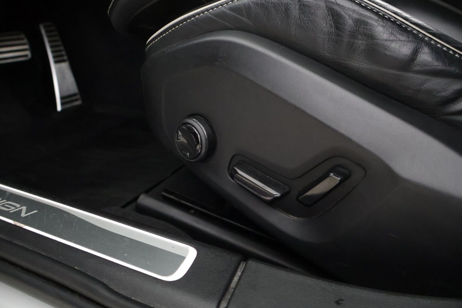 Volvo V90 2018 D4 R-Design - P-Kamera | BLIS | Webasto | Digimittaristo | Muistipenkit | Keyless | Sport-Penkit | Ratinlämmitin | Tutkat