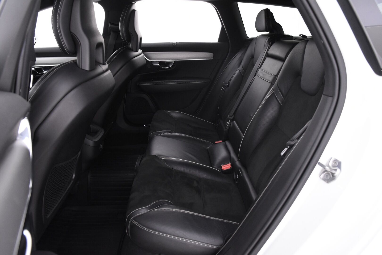 Volvo V90 2018 D4 R-Design - P-Kamera | BLIS | Webasto | Digimittaristo | Muistipenkit | Keyless | Sport-Penkit | Ratinlämmitin | Tutkat