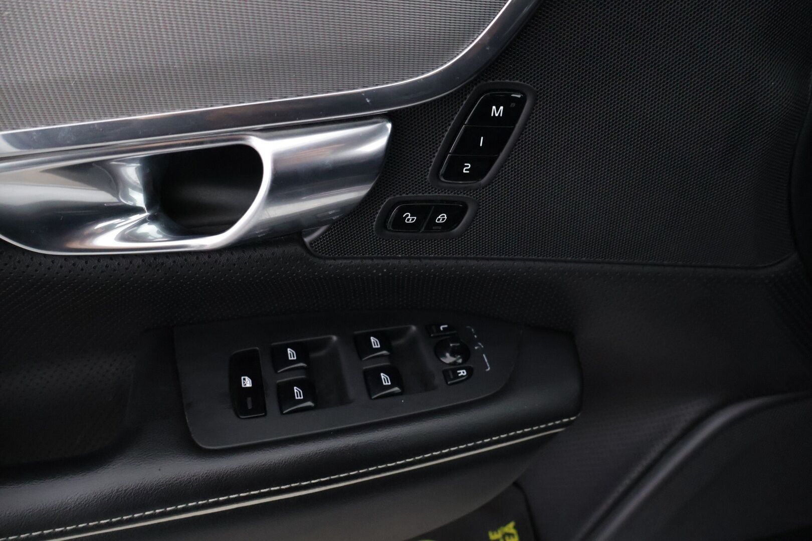 Volvo V90 2018 D4 R-Design - P-Kamera | BLIS | Webasto | Digimittaristo | Muistipenkit | Keyless | Sport-Penkit | Ratinlämmitin | Tutkat