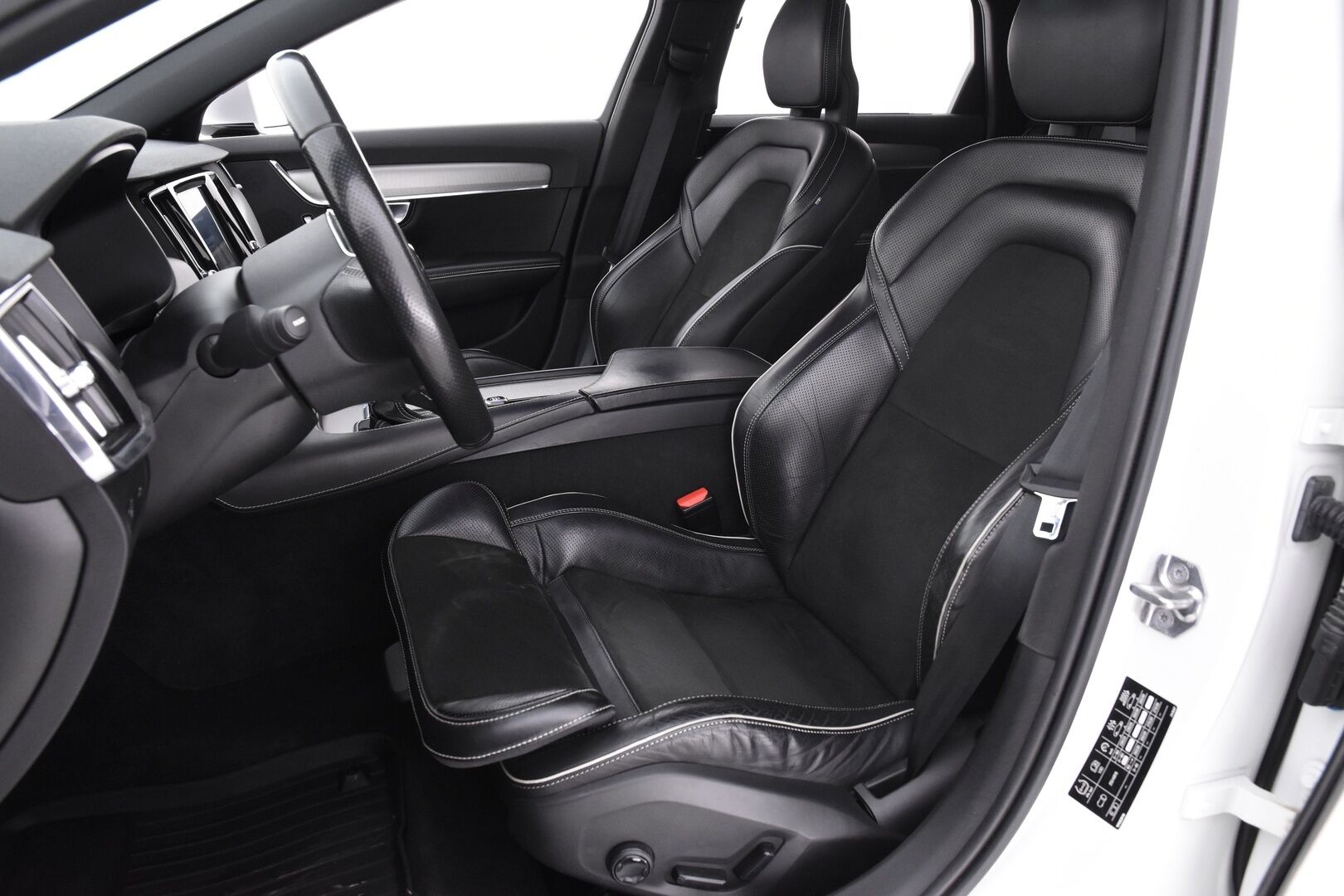 Volvo V90 2018 D4 R-Design - P-Kamera | BLIS | Webasto | Digimittaristo | Muistipenkit | Keyless | Sport-Penkit | Ratinlämmitin | Tutkat