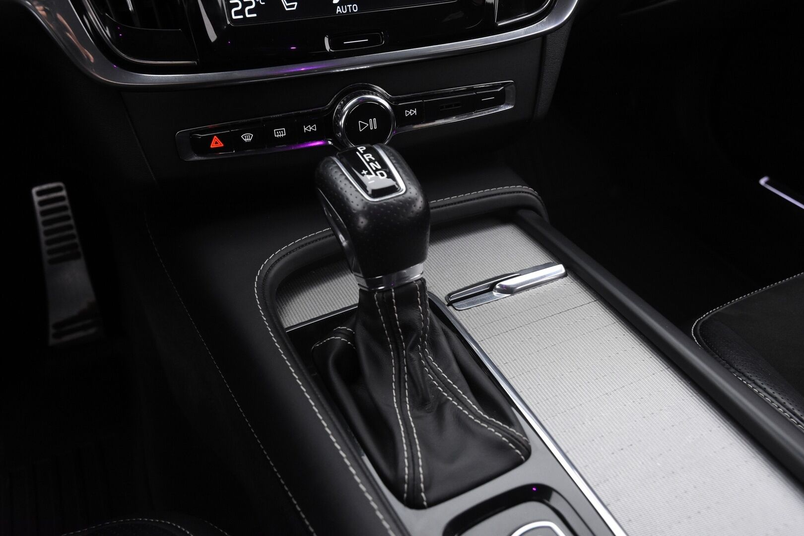 Volvo V90 2018 D4 R-Design - P-Kamera | BLIS | Webasto | Digimittaristo | Muistipenkit | Keyless | Sport-Penkit | Ratinlämmitin | Tutkat