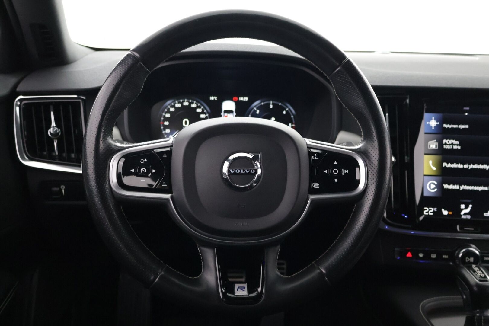 Volvo V90 2018 D4 R-Design - P-Kamera | BLIS | Webasto | Digimittaristo | Muistipenkit | Keyless | Sport-Penkit | Ratinlämmitin | Tutkat