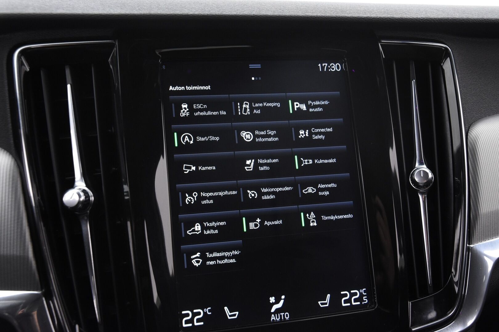 Volvo V90 2018 D4 R-Design - P-Kamera | BLIS | Webasto | Digimittaristo | Muistipenkit | Keyless | Sport-Penkit | Ratinlämmitin | Tutkat