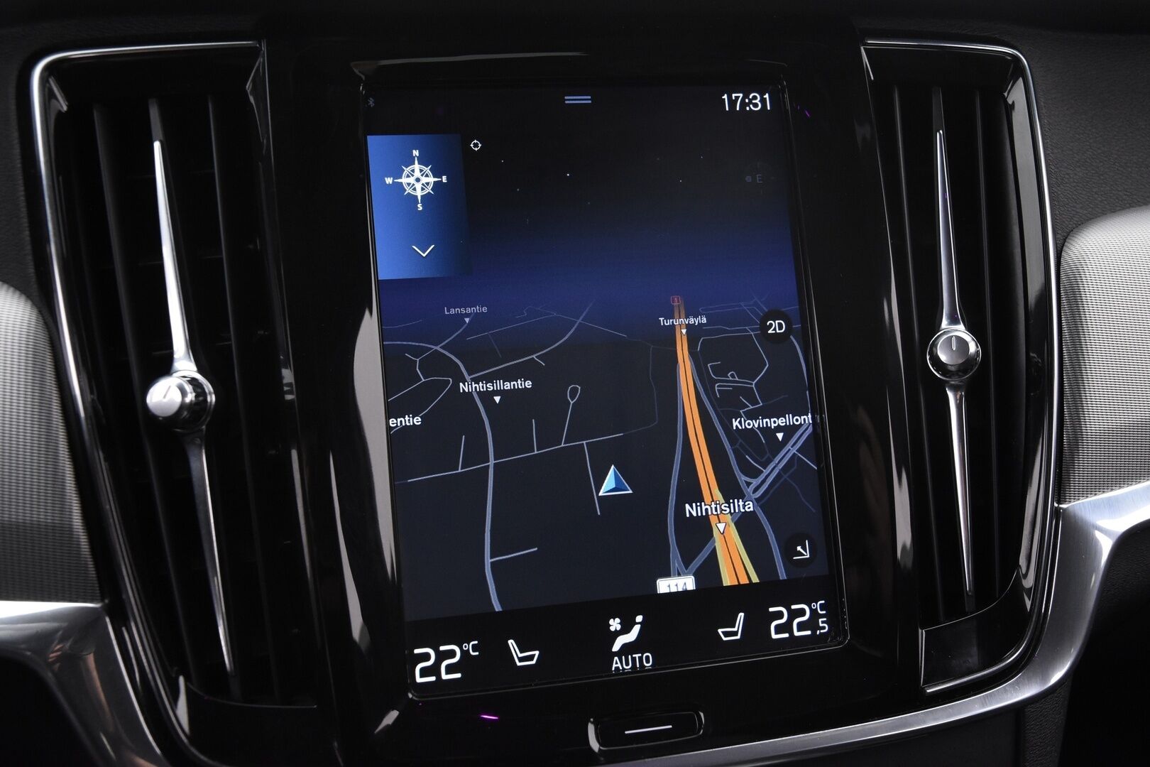 Volvo V90 2018 D4 R-Design - P-Kamera | BLIS | Webasto | Digimittaristo | Muistipenkit | Keyless | Sport-Penkit | Ratinlämmitin | Tutkat