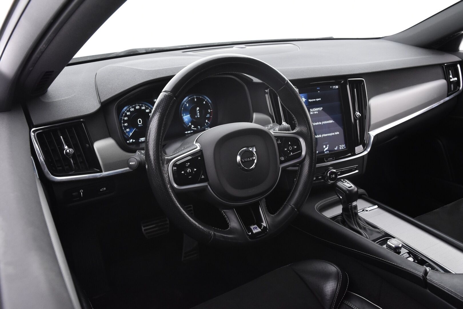 Volvo V90 2018 D4 R-Design - P-Kamera | BLIS | Webasto | Digimittaristo | Muistipenkit | Keyless | Sport-Penkit | Ratinlämmitin | Tutkat