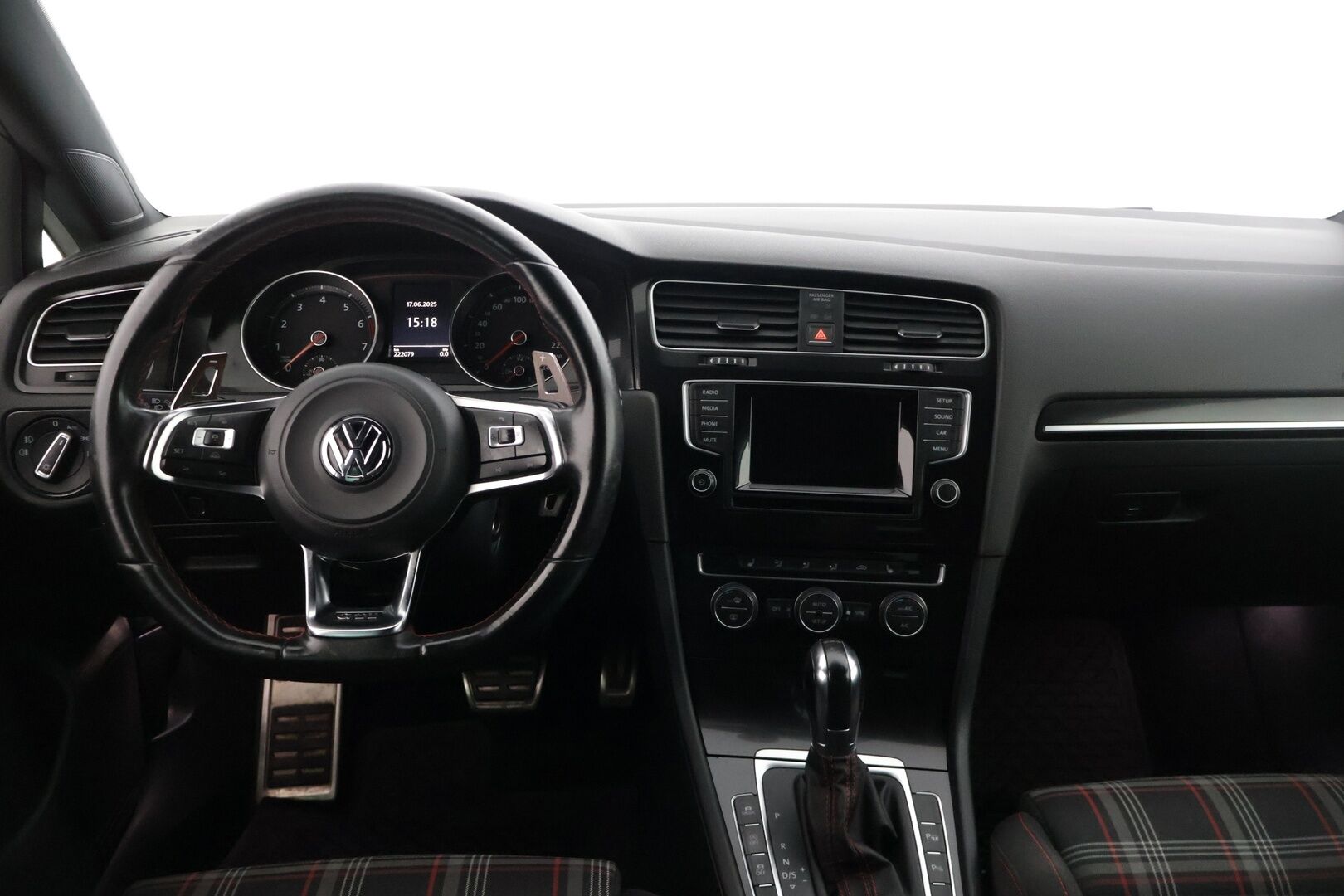 Volkswagen Golf 2014 GTI Performance 2,0 TSI 169 kW (230 hv) DSG-aut. 4-ov * Adap.Vakkari / Tutkat / Xenon-Ajovalot * - 2x renkaat ja vanteet / Hyvin huollettu! / Tehokkaampi Performance malli!