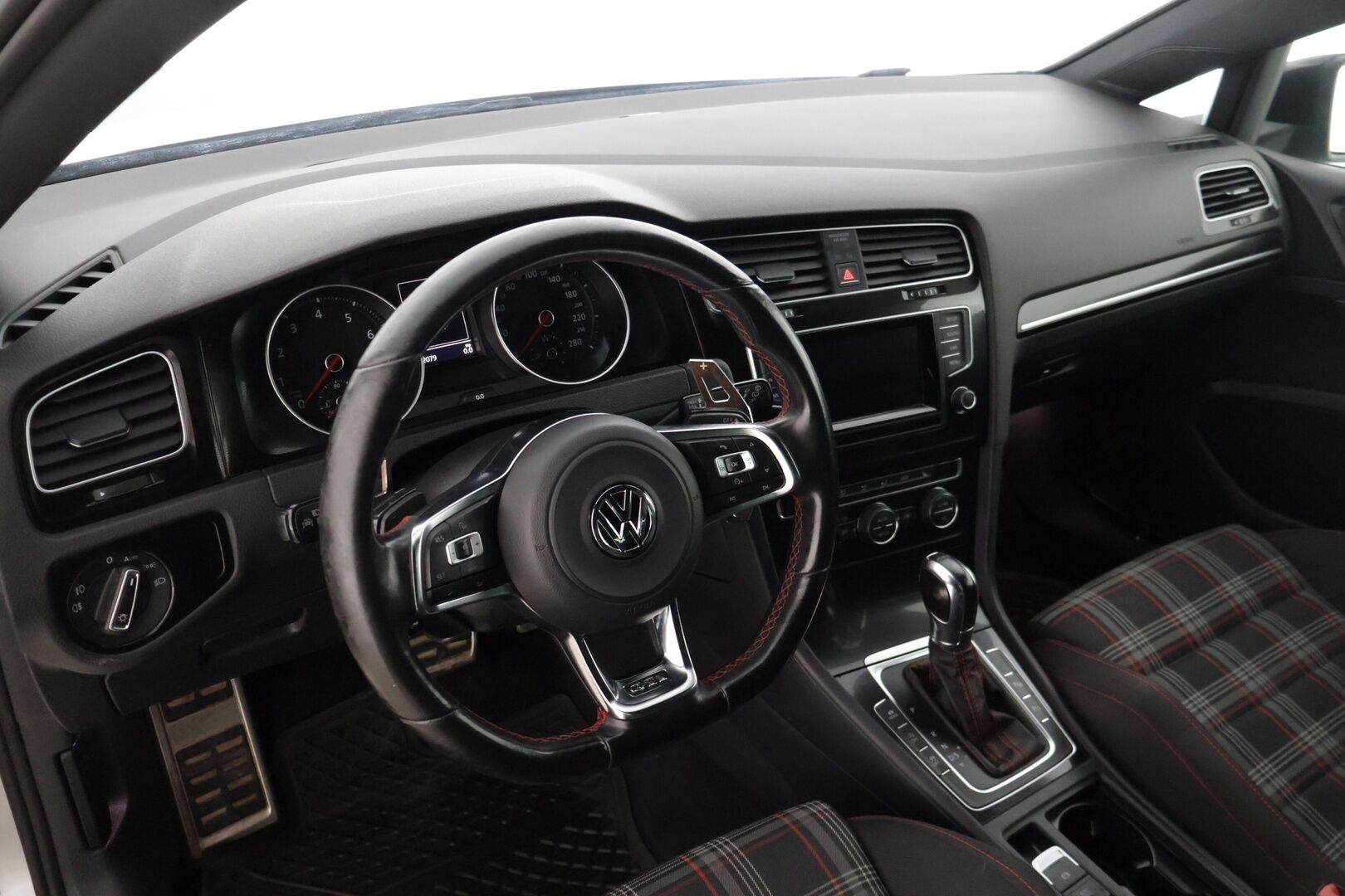 Volkswagen Golf 2014 GTI Performance 2,0 TSI 169 kW (230 hv) DSG-aut. 4-ov * Adap.Vakkari / Tutkat / Xenon-Ajovalot * - 2x renkaat ja vanteet / Hyvin huollettu! / Tehokkaampi Performance malli!