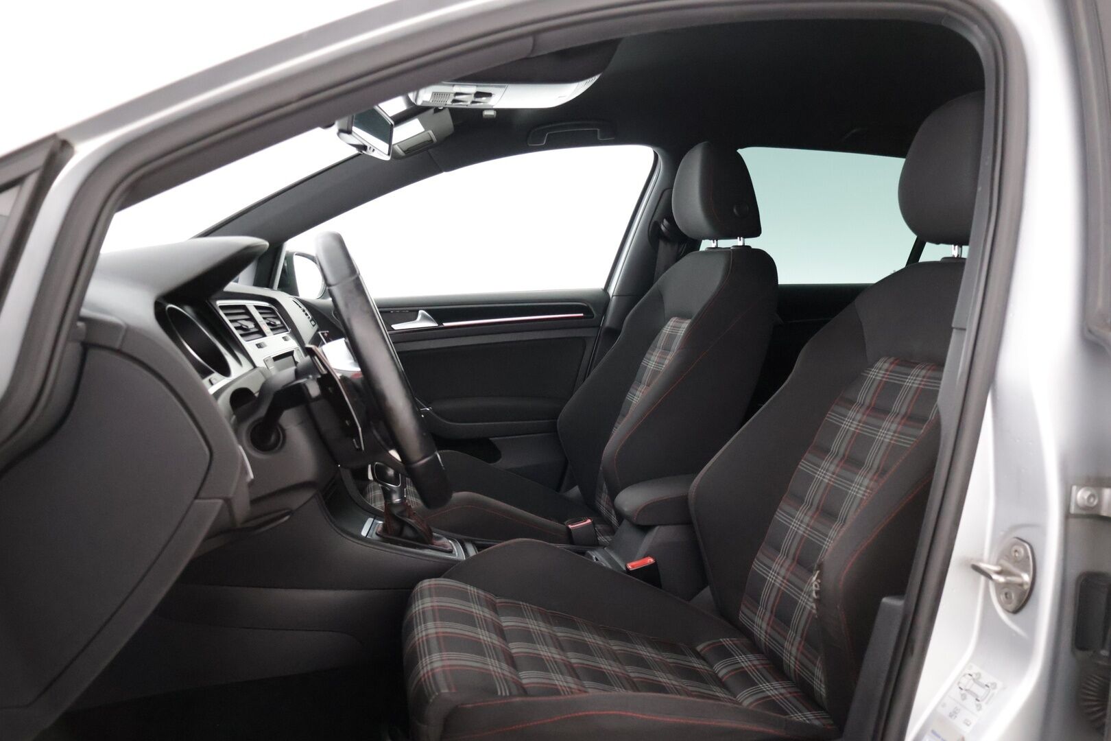 Volkswagen Golf 2014 GTI Performance 2,0 TSI 169 kW (230 hv) DSG-aut. 4-ov * Adap.Vakkari / Tutkat / Xenon-Ajovalot * - 2x renkaat ja vanteet / Hyvin huollettu! / Tehokkaampi Performance malli!