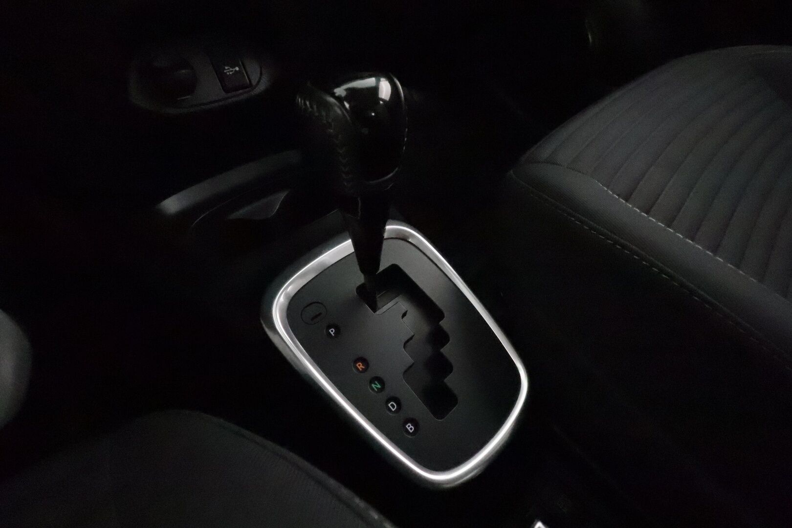 Toyota Yaris 2018 1,5 Hybrid Active 5ov **Vakkari / P.kamera / Lohkolämmitin / Kaistavahti / Bluetooth** - Suomi-auto / Merkkihuollettu / Kahdet renkaat 