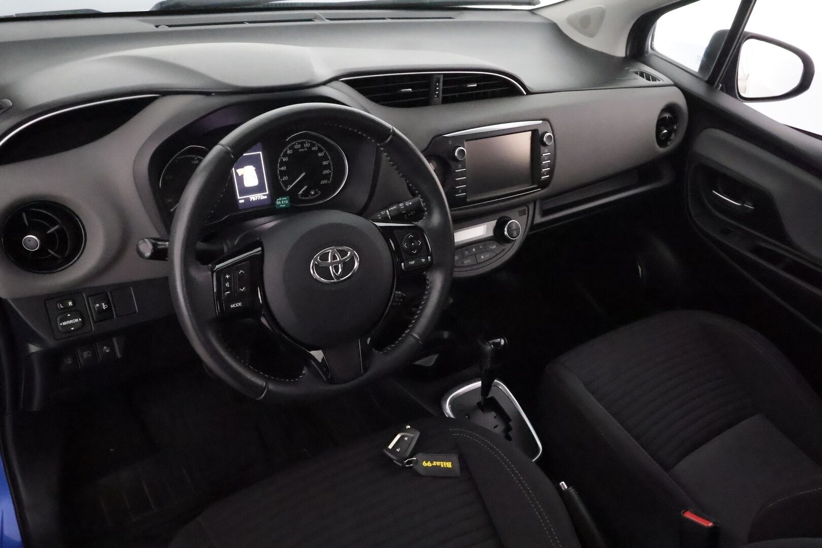 Toyota Yaris 2018 1,5 Hybrid Active 5ov **Vakkari / P.kamera / Lohkolämmitin / Kaistavahti / Bluetooth** - Suomi-auto / Merkkihuollettu / Kahdet renkaat 