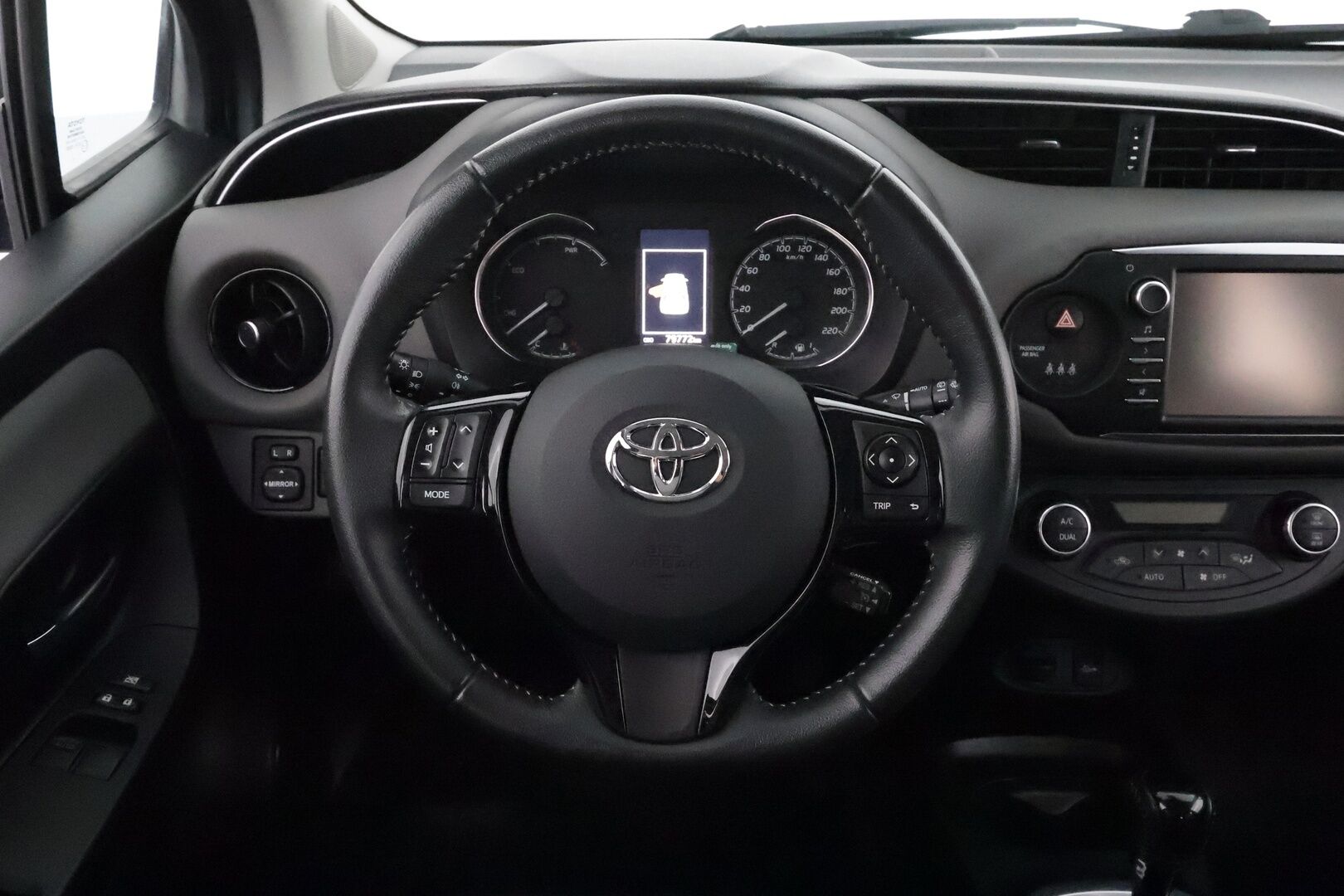 Toyota Yaris 2018 1,5 Hybrid Active 5ov **Vakkari / P.kamera / Lohkolämmitin / Kaistavahti / Bluetooth** - Suomi-auto / Merkkihuollettu / Kahdet renkaat 