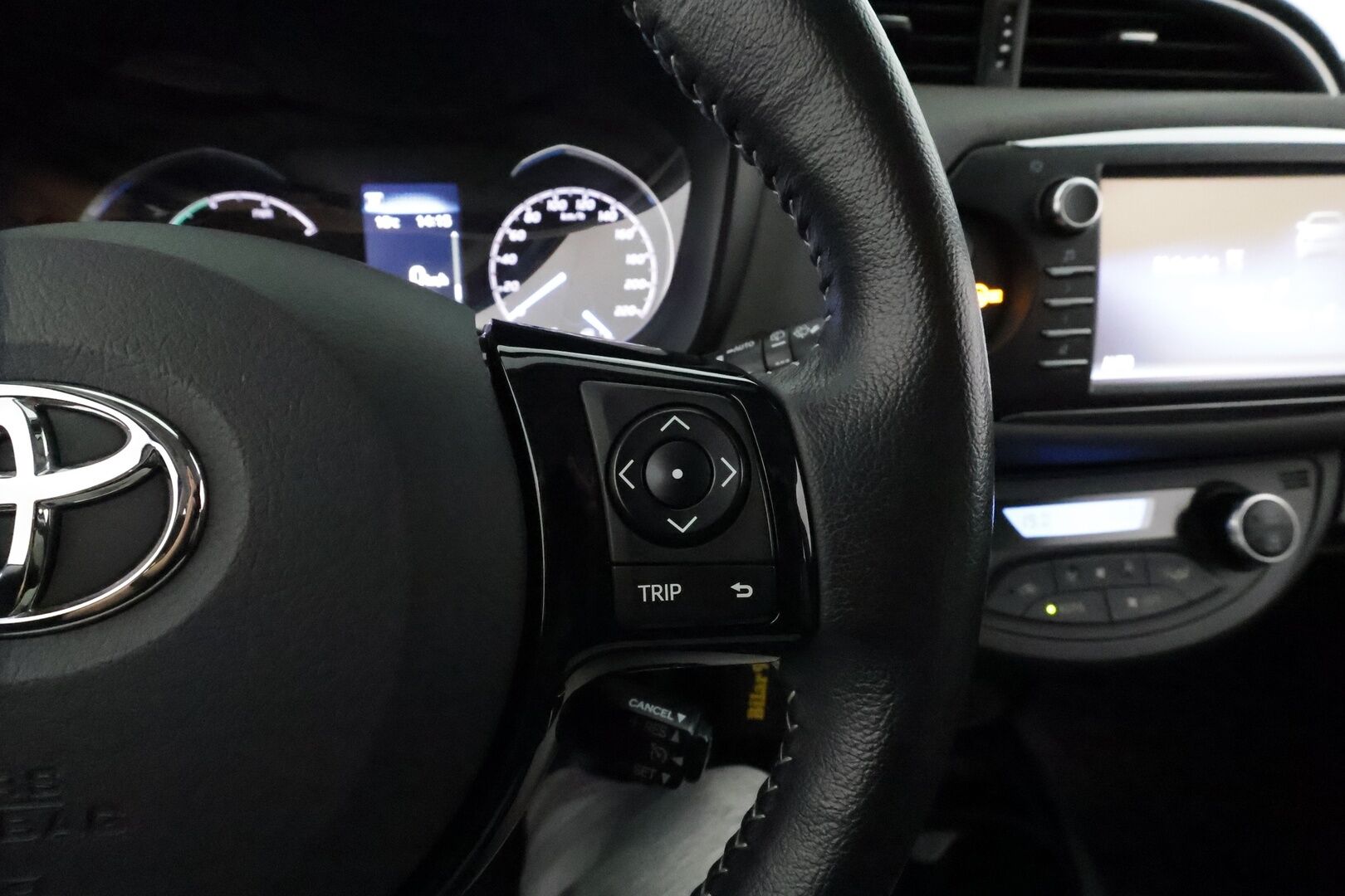 Toyota Yaris 2018 1,5 Hybrid Active 5ov **Vakkari / P.kamera / Lohkolämmitin / Kaistavahti / Bluetooth** - Suomi-auto / Merkkihuollettu / Kahdet renkaat 