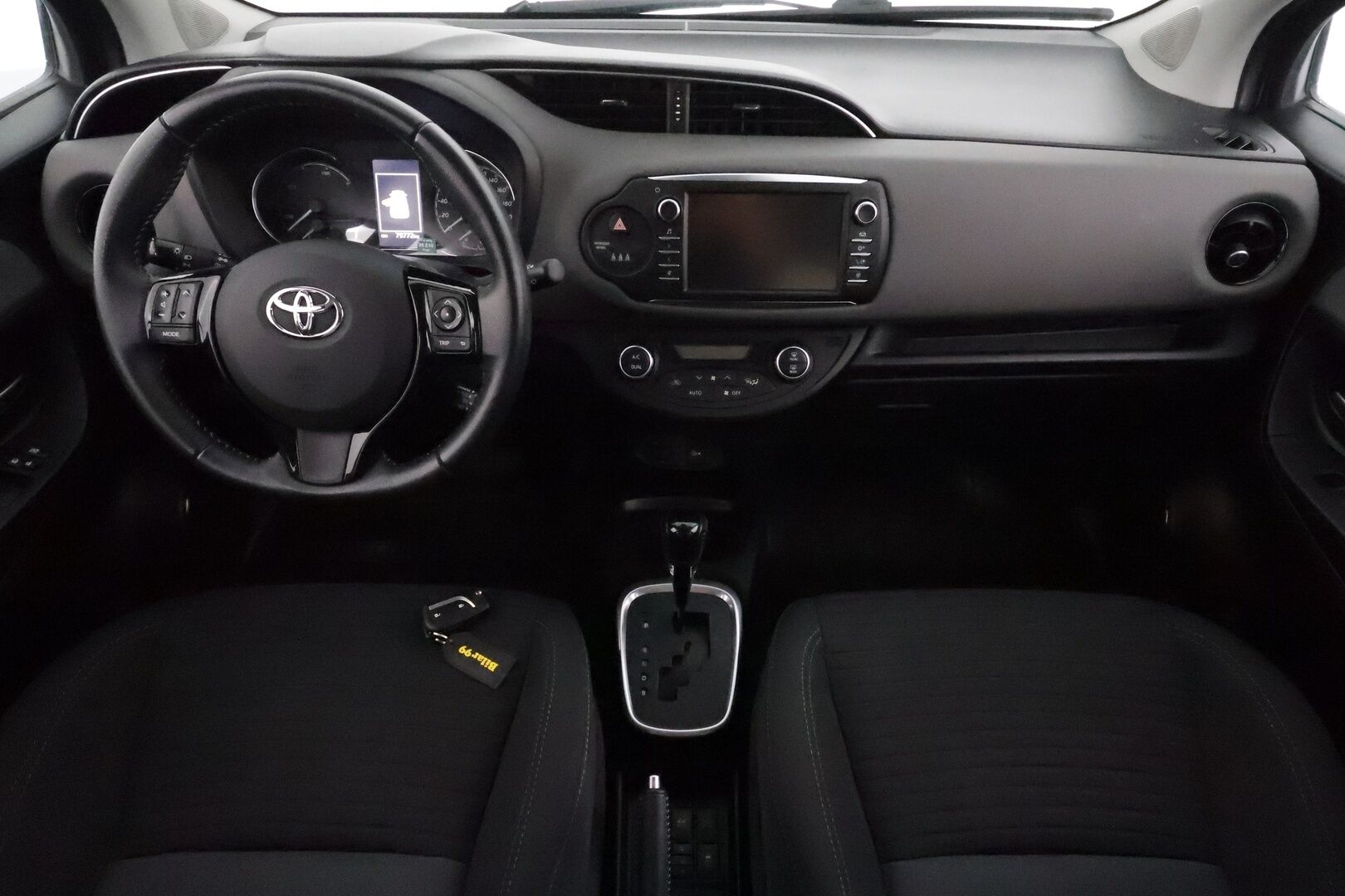 Toyota Yaris 2018 1,5 Hybrid Active 5ov **Vakkari / P.kamera / Lohkolämmitin / Kaistavahti / Bluetooth** - Suomi-auto / Merkkihuollettu / Kahdet renkaat 