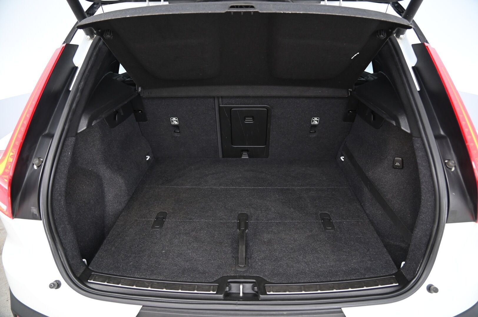 Volvo XC40 2018 D4 AWD R-Design aut *Webasto / ACC / Pilot Assist / Ratinlämmitin / Audio high performance / VOC* - *2x renkaat ja vanteet / Juuri saapunut&hyvin huollettu / 2x renkaat&vanteet* - HULLUT AVAJAISHULINAT KORKOTARJOUS 3,29 %