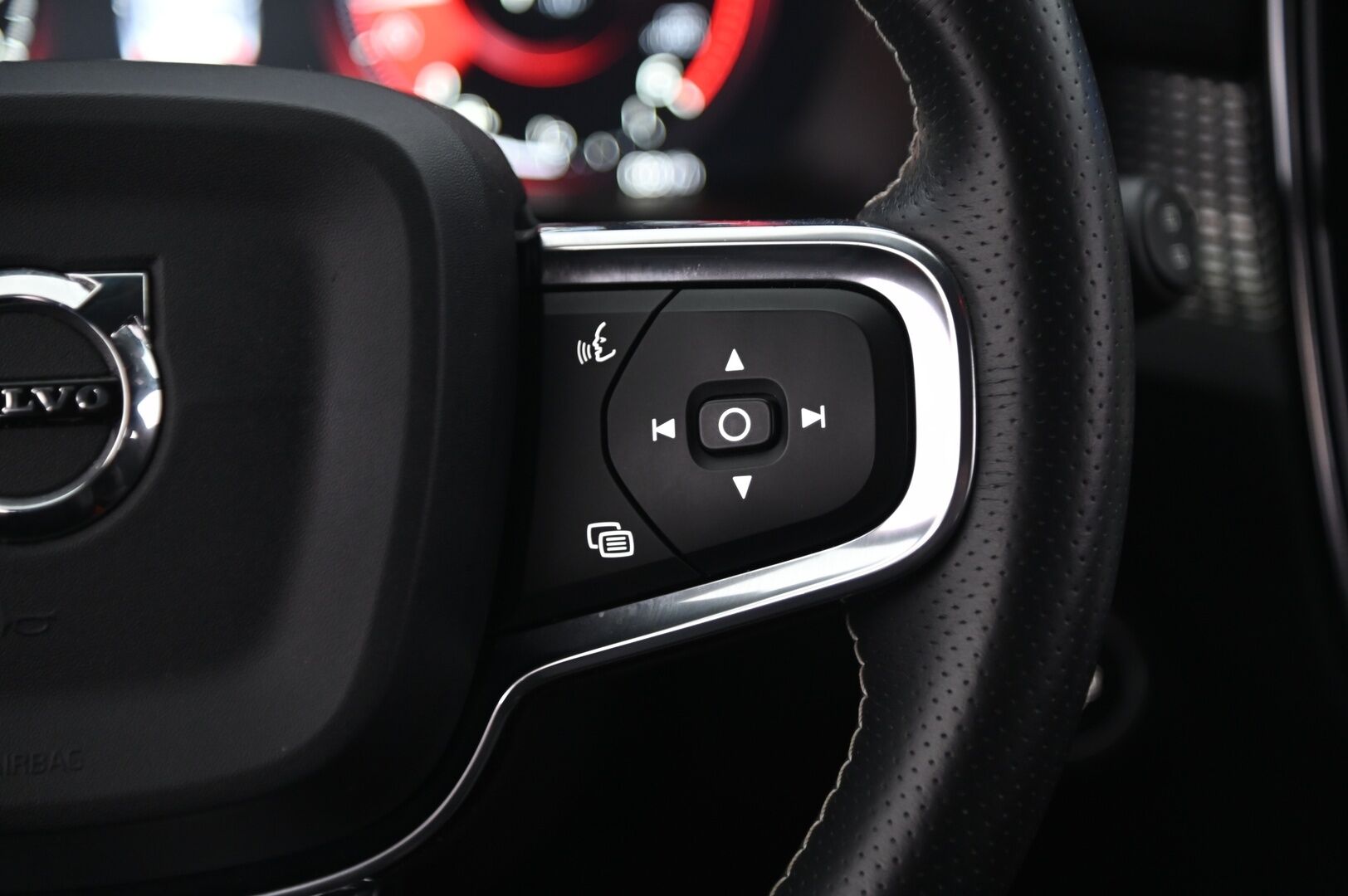 Volvo XC40 2018 D4 AWD R-Design aut *Webasto / ACC / Pilot Assist / Ratinlämmitin / Audio high performance / VOC* - *2x renkaat ja vanteet / Juuri saapunut&hyvin huollettu / 2x renkaat&vanteet* - HULLUT AVAJAISHULINAT KORKOTARJOUS 3,29 %