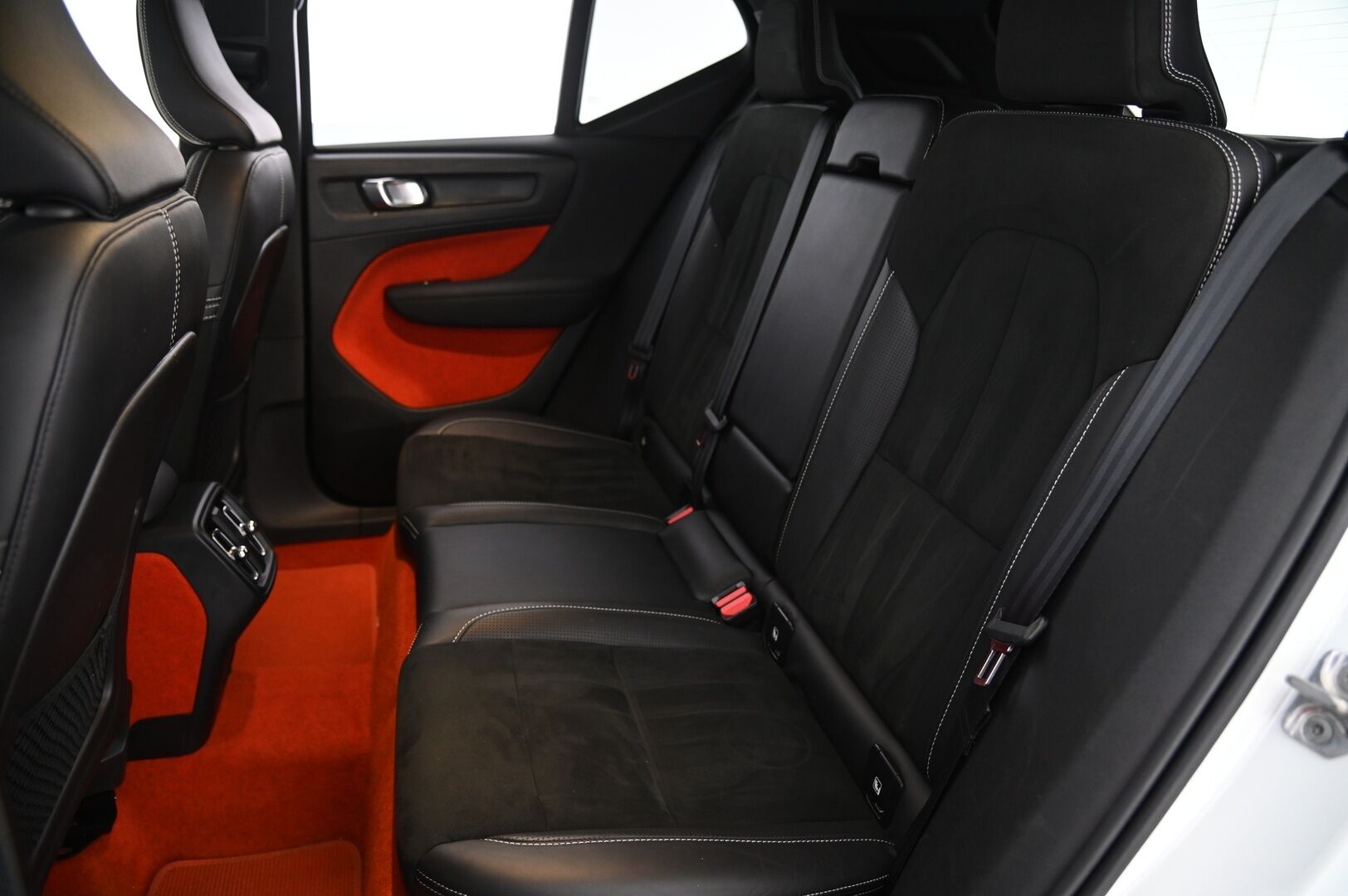 Volvo XC40 2018 D4 AWD R-Design aut *Webasto / ACC / Pilot Assist / Ratinlämmitin / Audio high performance / VOC* - *2x renkaat ja vanteet / Juuri saapunut&hyvin huollettu / 2x renkaat&vanteet* - HULLUT AVAJAISHULINAT KORKOTARJOUS 3,29 %