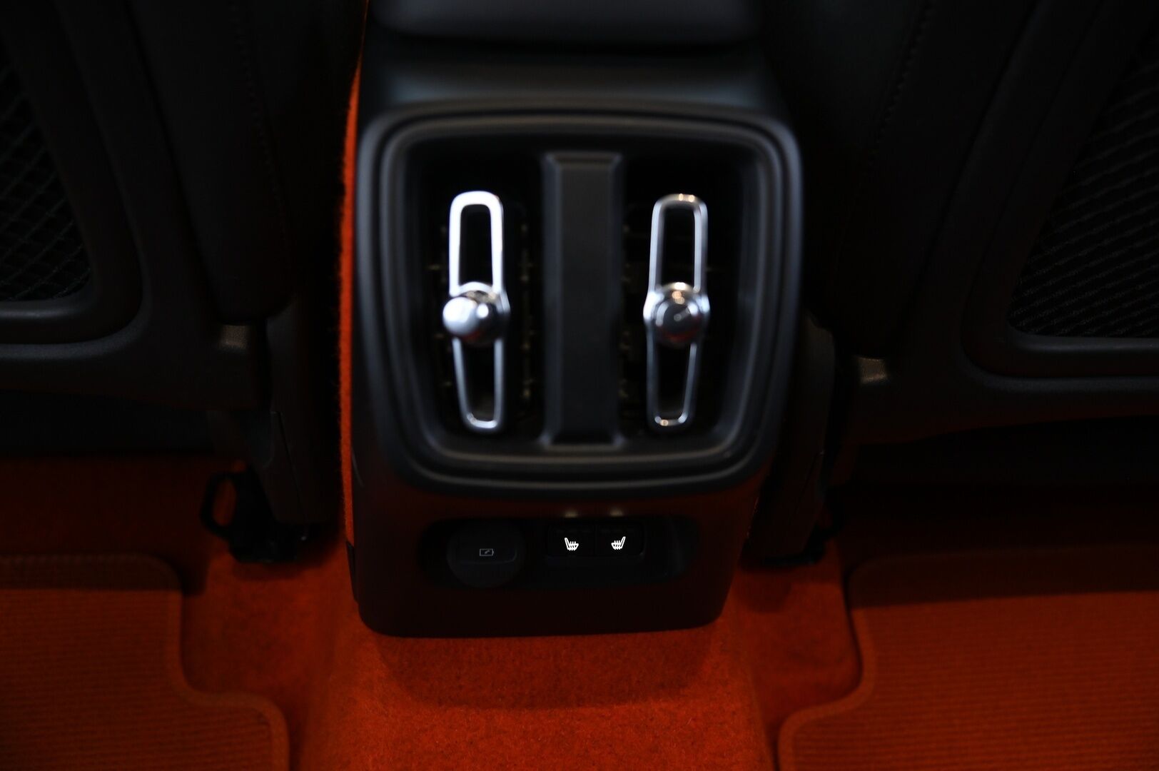 Volvo XC40 2018 D4 AWD R-Design aut *Webasto / ACC / Pilot Assist / Ratinlämmitin / Audio high performance / VOC* - *2x renkaat ja vanteet / Juuri saapunut&hyvin huollettu / 2x renkaat&vanteet* - HULLUT AVAJAISHULINAT KORKOTARJOUS 3,29 %