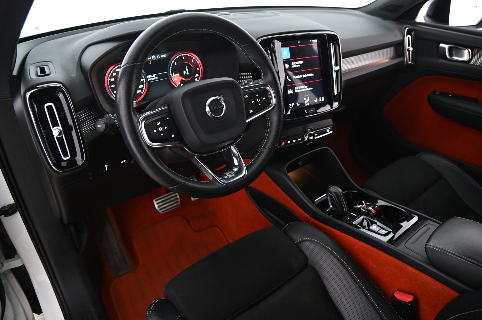 Volvo XC40 2018 D4 AWD R-Design aut *Webasto / ACC / Pilot Assist / Ratinlämmitin / Audio high performance / VOC* - *2x renkaat ja vanteet / Juuri saapunut&hyvin huollettu / 2x renkaat&vanteet* - HULLUT AVAJAISHULINAT KORKOTARJOUS 3,29 %