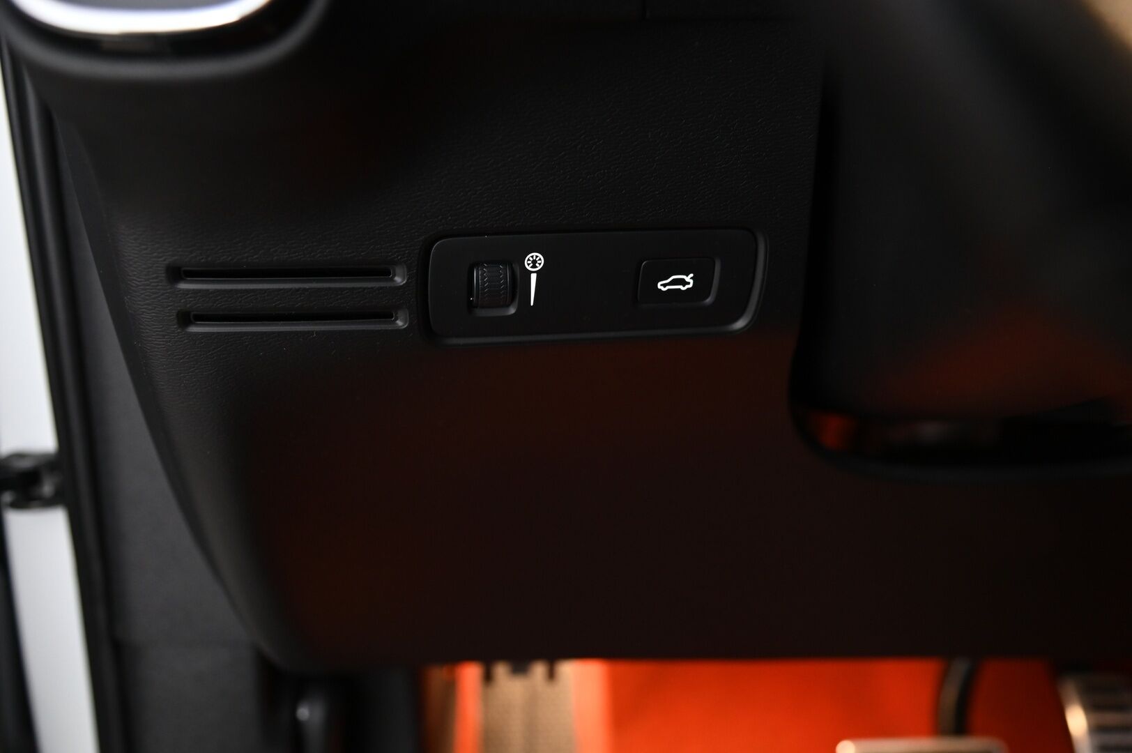 Volvo XC40 2018 D4 AWD R-Design aut *Webasto / ACC / Pilot Assist / Ratinlämmitin / Audio high performance / VOC* - *2x renkaat ja vanteet / Juuri saapunut&hyvin huollettu / 2x renkaat&vanteet* - HULLUT AVAJAISHULINAT KORKOTARJOUS 3,29 %