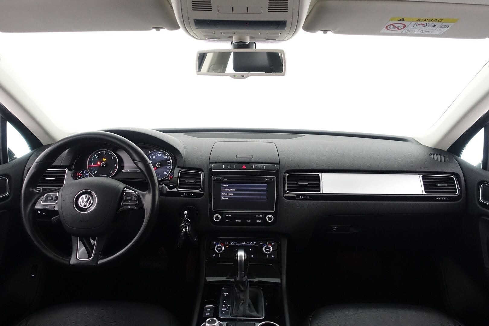 Volkswagen Touareg 2015 3,0 V6 TDI 150 kW (204 hv) 4MOTION BlueMotion Technology Tiptronic-automaatti -  | Webasto | Koukku | Panorama | Huoltokirja | Kahdet renkaat ja vanteet | Tutkat | 