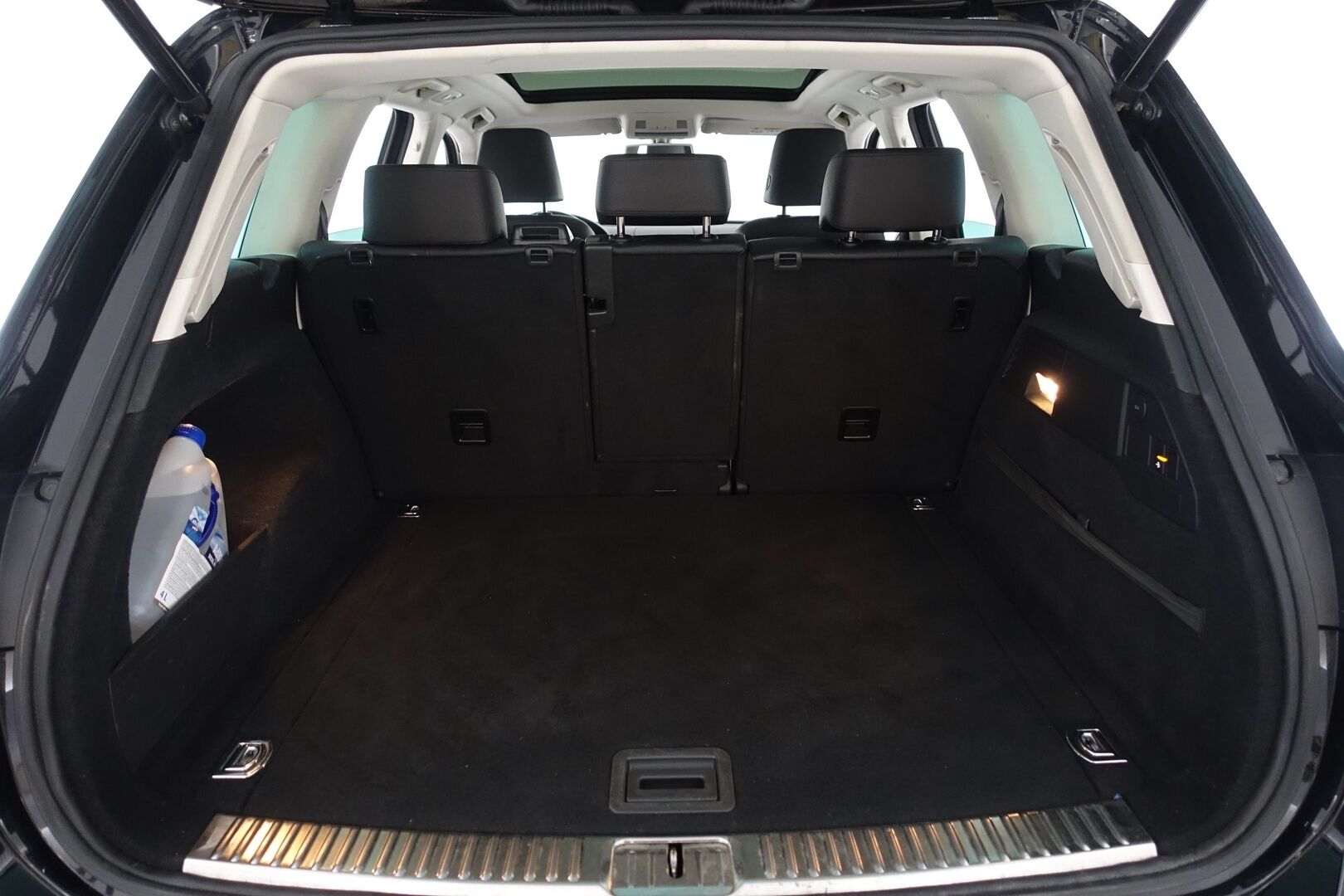 Volkswagen Touareg 2015 3,0 V6 TDI 150 kW (204 hv) 4MOTION BlueMotion Technology Tiptronic-automaatti -  | Webasto | Koukku | Panorama | Huoltokirja | Kahdet renkaat ja vanteet | Tutkat | 