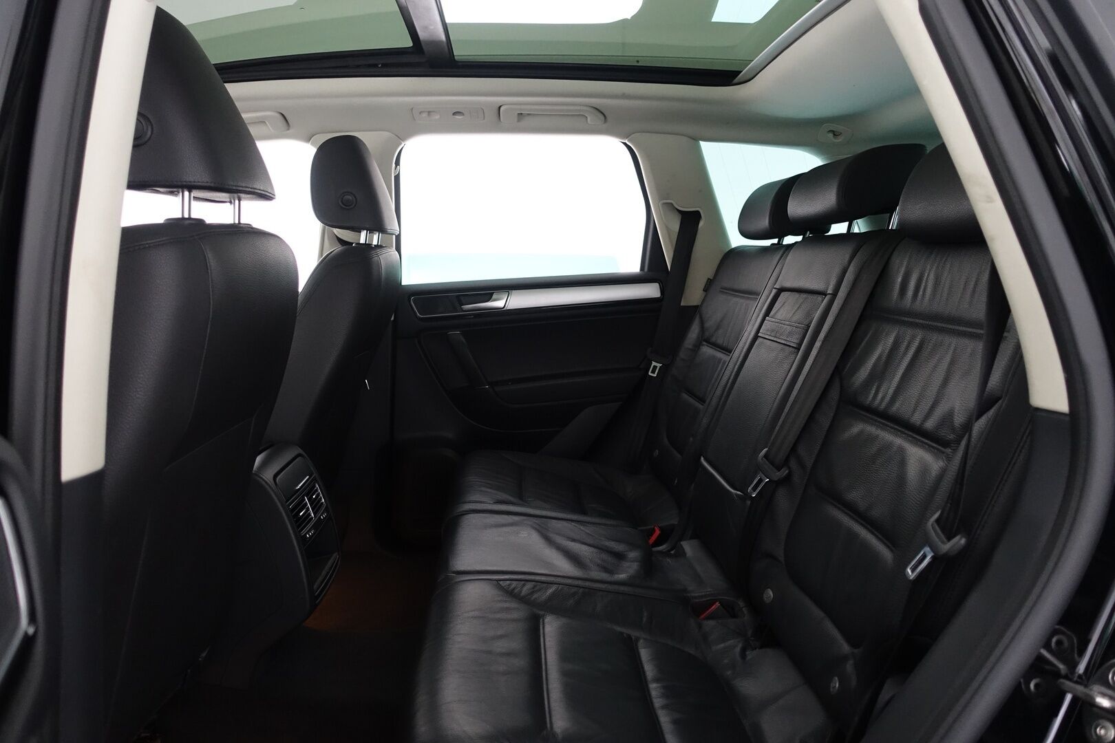 Volkswagen Touareg 2015 3,0 V6 TDI 150 kW (204 hv) 4MOTION BlueMotion Technology Tiptronic-automaatti -  | Webasto | Koukku | Panorama | Huoltokirja | Kahdet renkaat ja vanteet | Tutkat | 