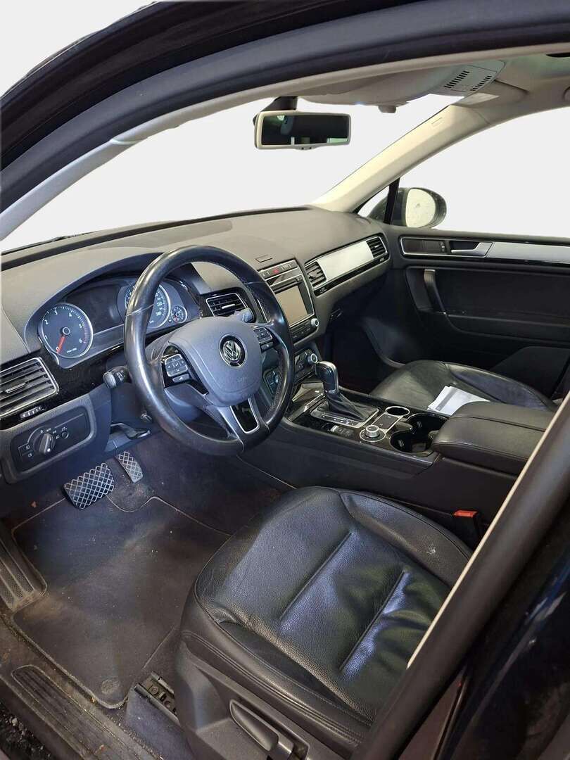 Volkswagen Touareg 2015 3,0 V6 TDI 150 kW (204 hv) 4MOTION BlueMotion Technology Tiptronic-automaatti -  | Webasto | Koukku | Panorama | Huoltokirja | Kahdet renkaat ja vanteet | Tutkat | 