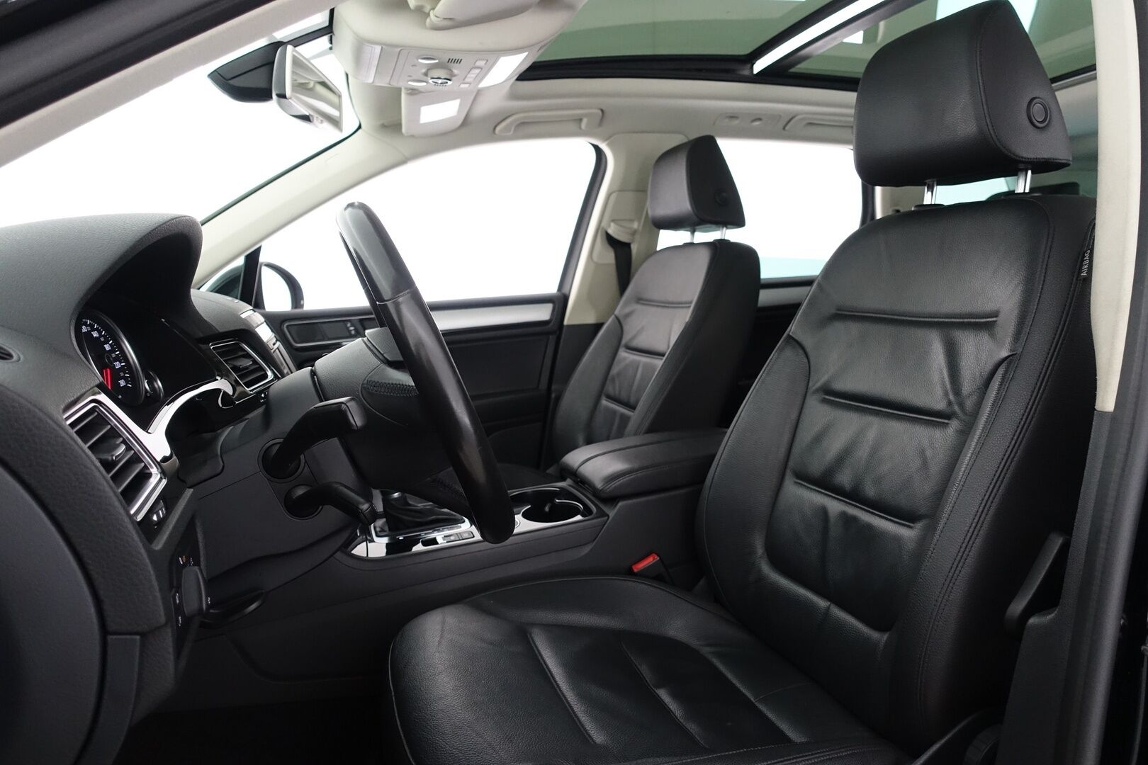 Volkswagen Touareg 2015 3,0 V6 TDI 150 kW (204 hv) 4MOTION BlueMotion Technology Tiptronic-automaatti -  | Webasto | Koukku | Panorama | Huoltokirja | Kahdet renkaat ja vanteet | Tutkat | 
