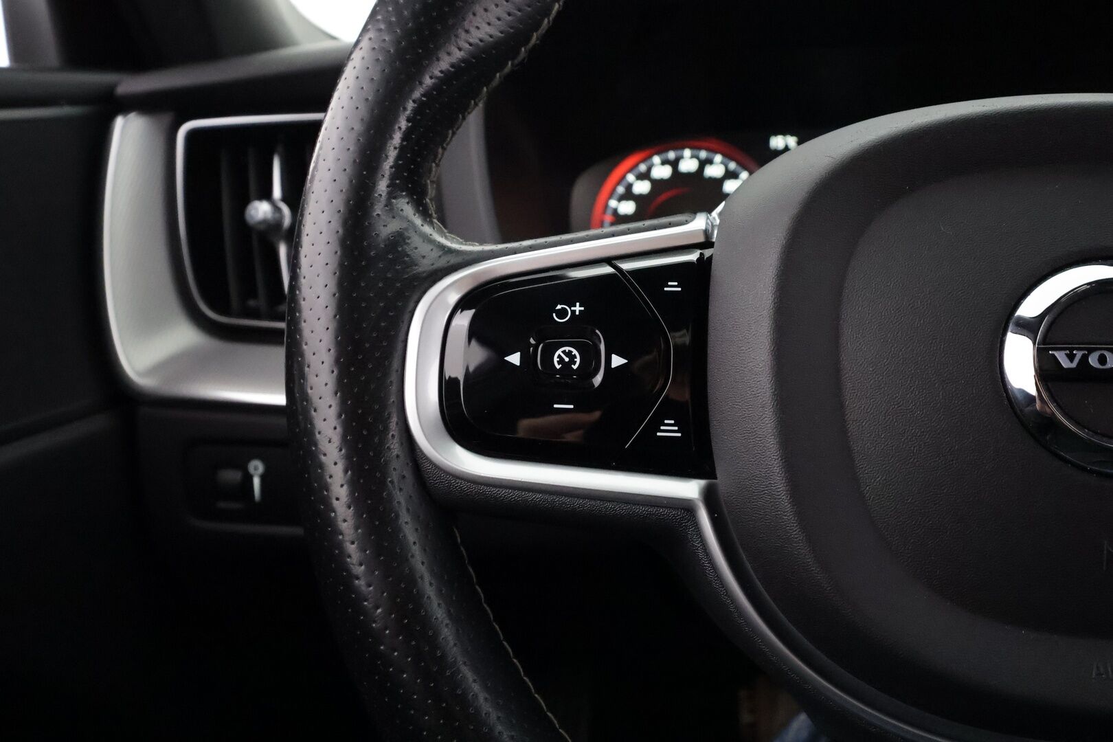 Volvo XC60 2018 D5 AWD R-Design aut (B)