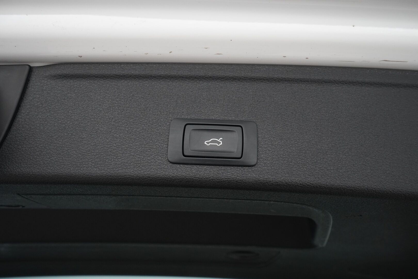 Audi A4 2018 Avant Business Sport Comfort S line Edition 2,0 TDI 140 kW quattro S tronic * Webasto / Taittuva koukku / Tutkat / Matrix Led * - Suomi-auto / Kahdet OEM vanteet / Jakopää remontti 160tkm - HULLUT JOULUT KORKOTARJOUS 2,49% 