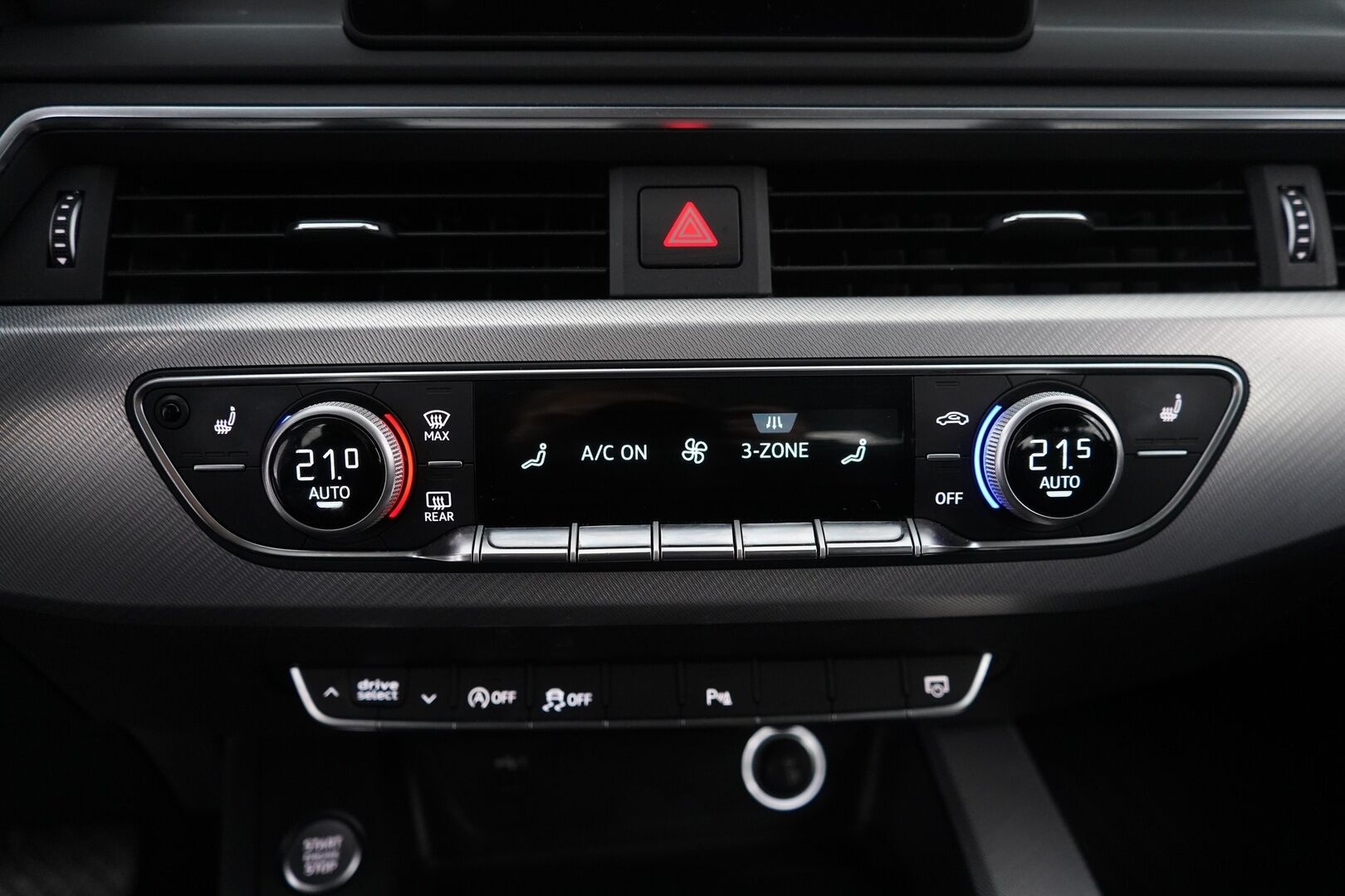 Audi A4 2018 Avant Business Sport Comfort S line Edition 2,0 TDI 140 kW quattro S tronic * Webasto / Taittuva koukku / Tutkat / Matrix Led * - Suomi-auto / Kahdet OEM vanteet / Jakopää remontti 160tkm - HULLUT JOULUT KORKOTARJOUS 2,49% 