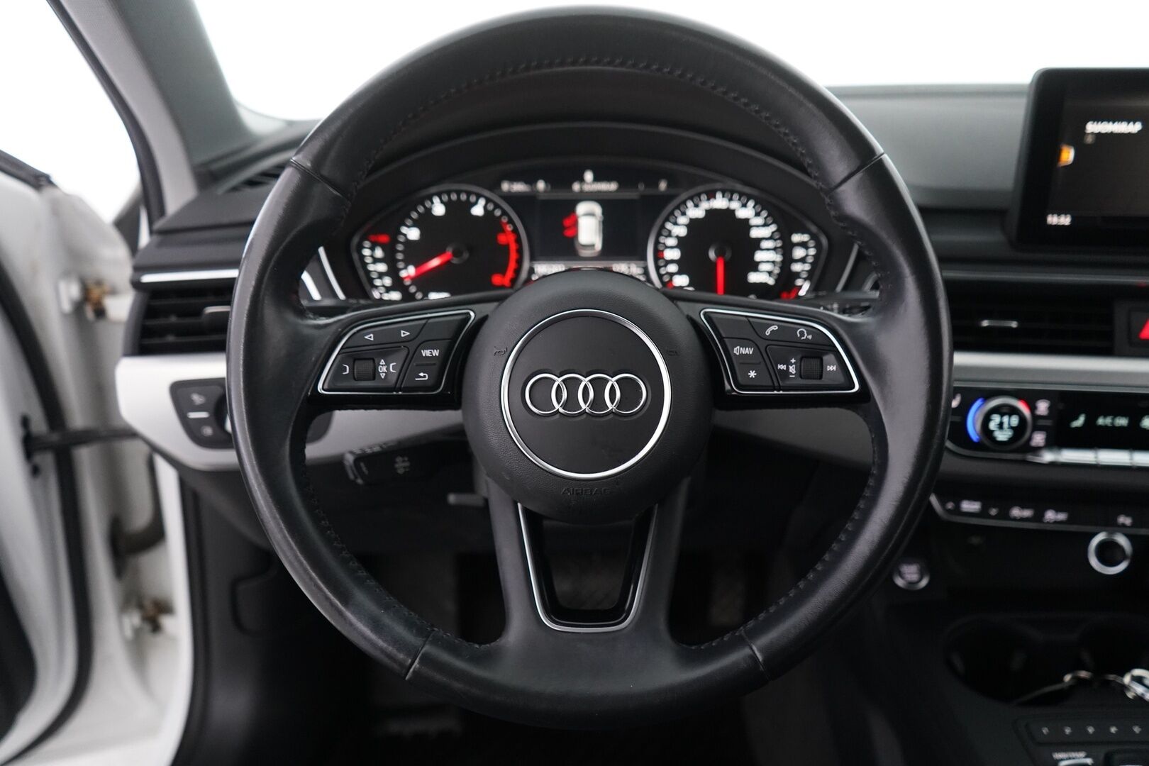 Audi A4 2018 Avant Business Sport Comfort S line Edition 2,0 TDI 140 kW quattro S tronic * Webasto / Taittuva koukku / Tutkat / Matrix Led * - Suomi-auto / Kahdet OEM vanteet / Jakopää remontti 160tkm - HULLUT JOULUT KORKOTARJOUS 2,49% 