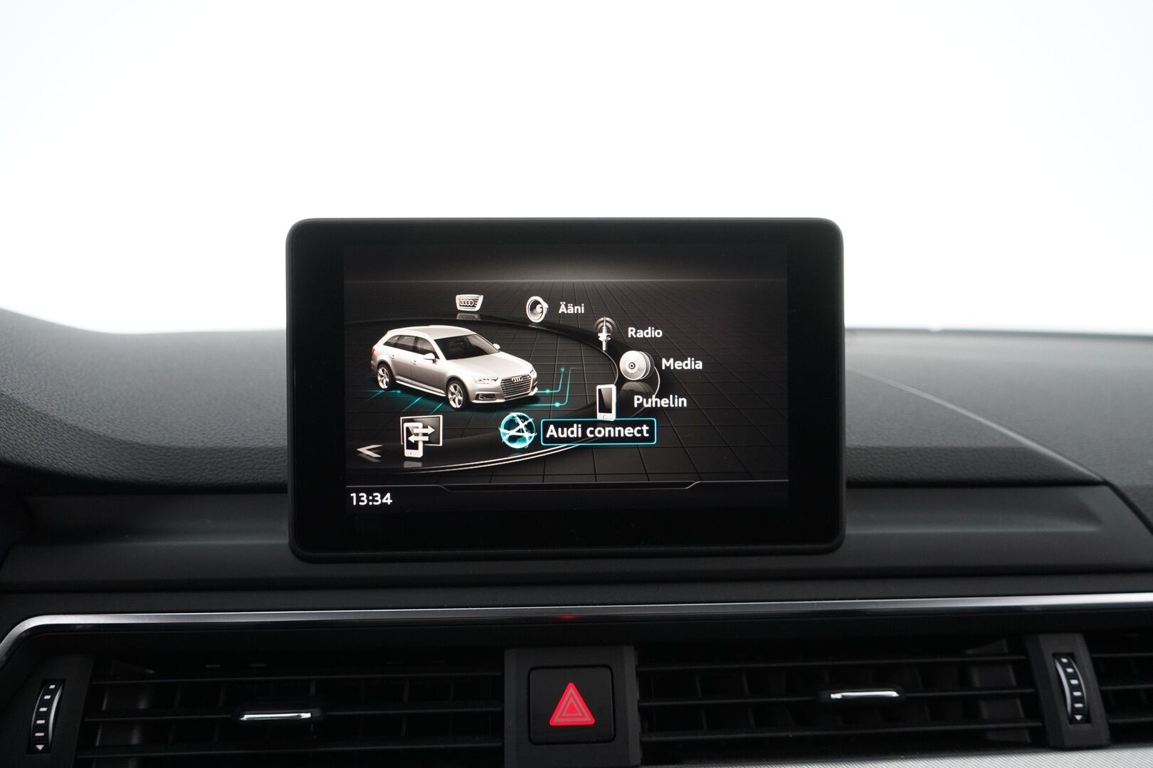 Audi A4 2018 Avant Business Sport Comfort S line Edition 2,0 TDI 140 kW quattro S tronic * Webasto / Taittuva koukku / Tutkat / Matrix Led * - Suomi-auto / Kahdet OEM vanteet / Jakopää remontti 160tkm - HULLUT JOULUT KORKOTARJOUS 2,49% 