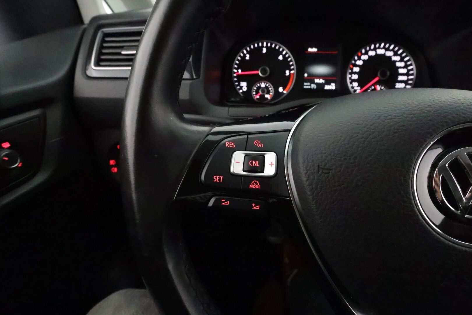 Volkswagen Caddy Maxi 2018 Highline 2,0 TDI 75kW DSG **Vakkari / Webasto / P.tutka / Navi / 7P / Nahka-Alcantara** - 3,99 % KORKOTARJOUS TÄHÄN AUTOON - Suomi-auto / Kahdet renkaat
