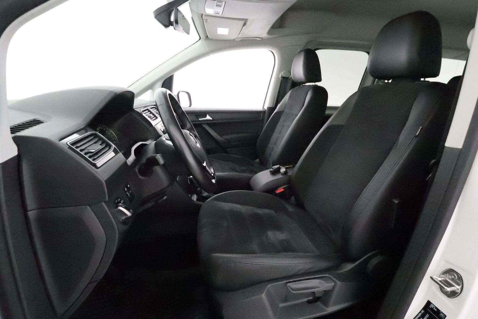 Volkswagen Caddy Maxi 2018 Highline 2,0 TDI 75kW DSG **Vakkari / Webasto / P.tutka / Navi / 7P / Nahka-Alcantara** - 3,99 % KORKOTARJOUS TÄHÄN AUTOON - Suomi-auto / Kahdet renkaat