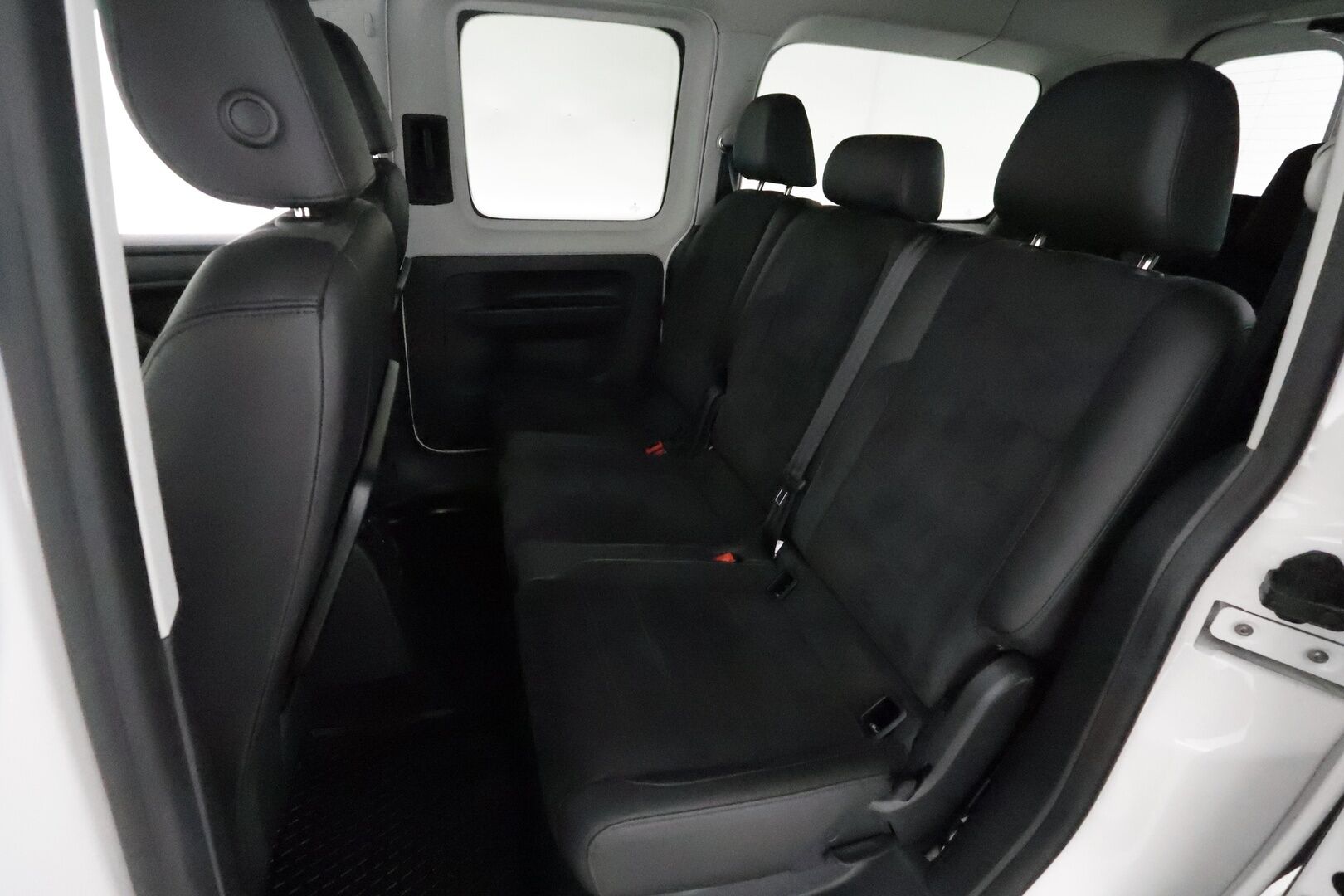 Volkswagen Caddy Maxi 2018 Highline 2,0 TDI 75kW DSG **Vakkari / Webasto / P.tutka / Navi / 7P / Nahka-Alcantara** - 3,99 % KORKOTARJOUS TÄHÄN AUTOON - Suomi-auto / Kahdet renkaat