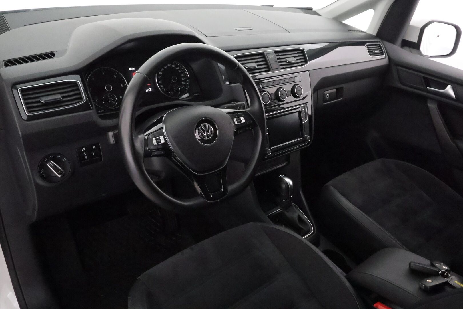 Volkswagen Caddy Maxi 2018 Highline 2,0 TDI 75kW DSG **Vakkari / Webasto / P.tutka / Navi / 7P / Nahka-Alcantara** - 3,99 % KORKOTARJOUS TÄHÄN AUTOON - Suomi-auto / Kahdet renkaat