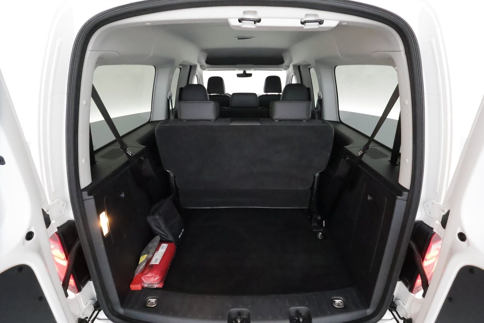 Volkswagen Caddy Maxi 2018 Highline 2,0 TDI 75kW DSG **Vakkari / Webasto / P.tutka / Navi / 7P / Nahka-Alcantara** - 3,99 % KORKOTARJOUS TÄHÄN AUTOON - Suomi-auto / Kahdet renkaat